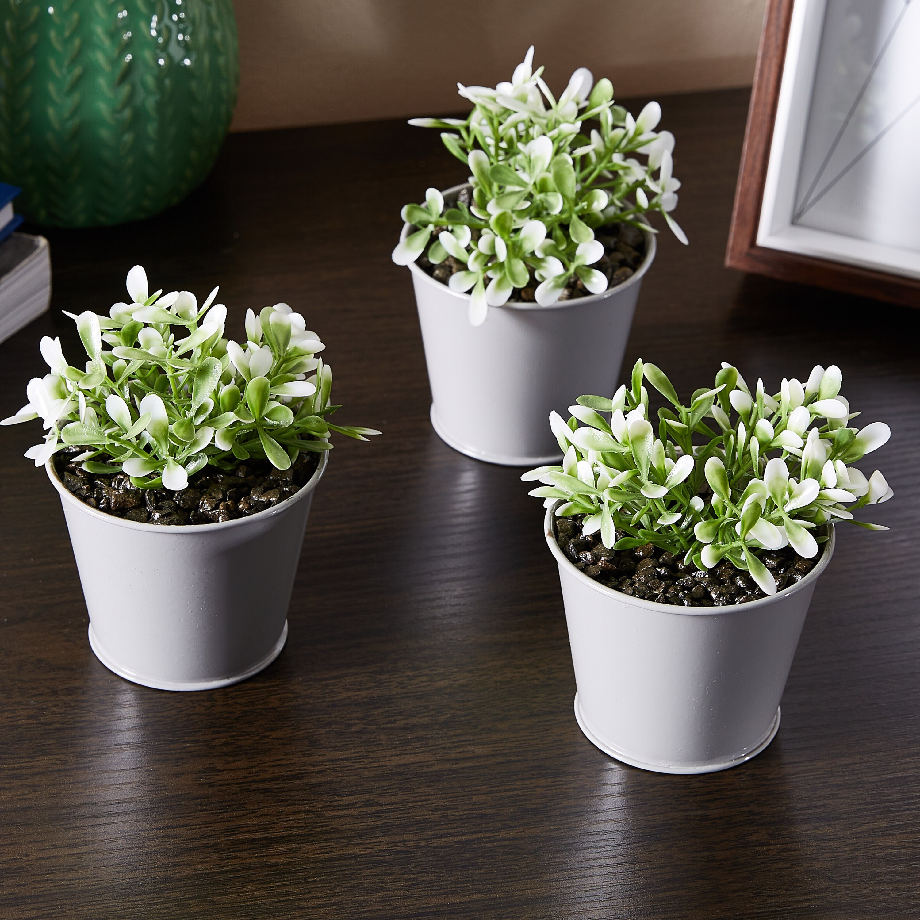 جرّة معدنيّة بنبتة بوش من ليفيا - طقم من 3 قطع-hbxdecorandfurnishings-homeaccessories-artificialflowersandplants-image-1