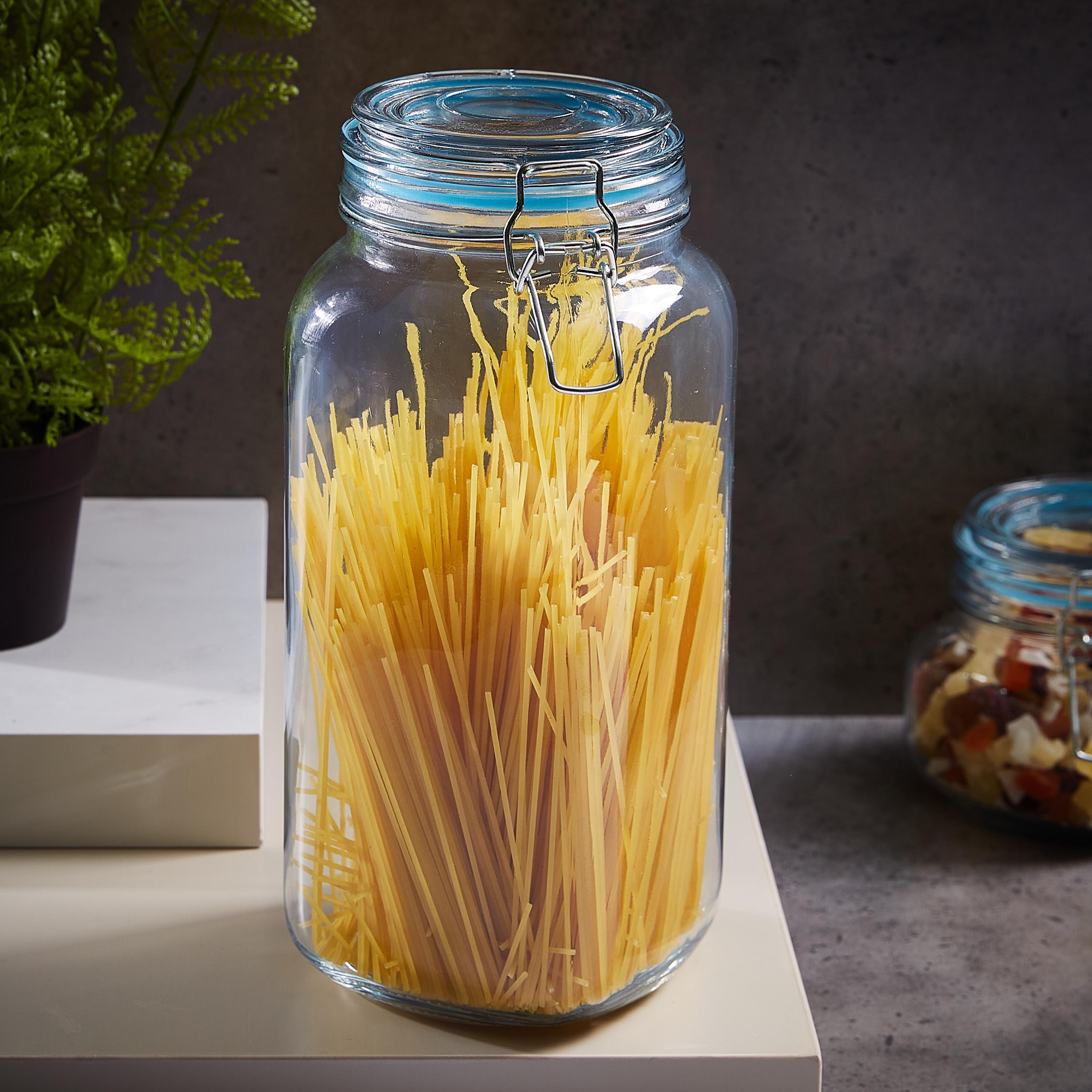 علبة زجاجيّة مربّعة بمشبك إغلاق - 2 لتر-hbxhomeware-hbxkitchen-image-1