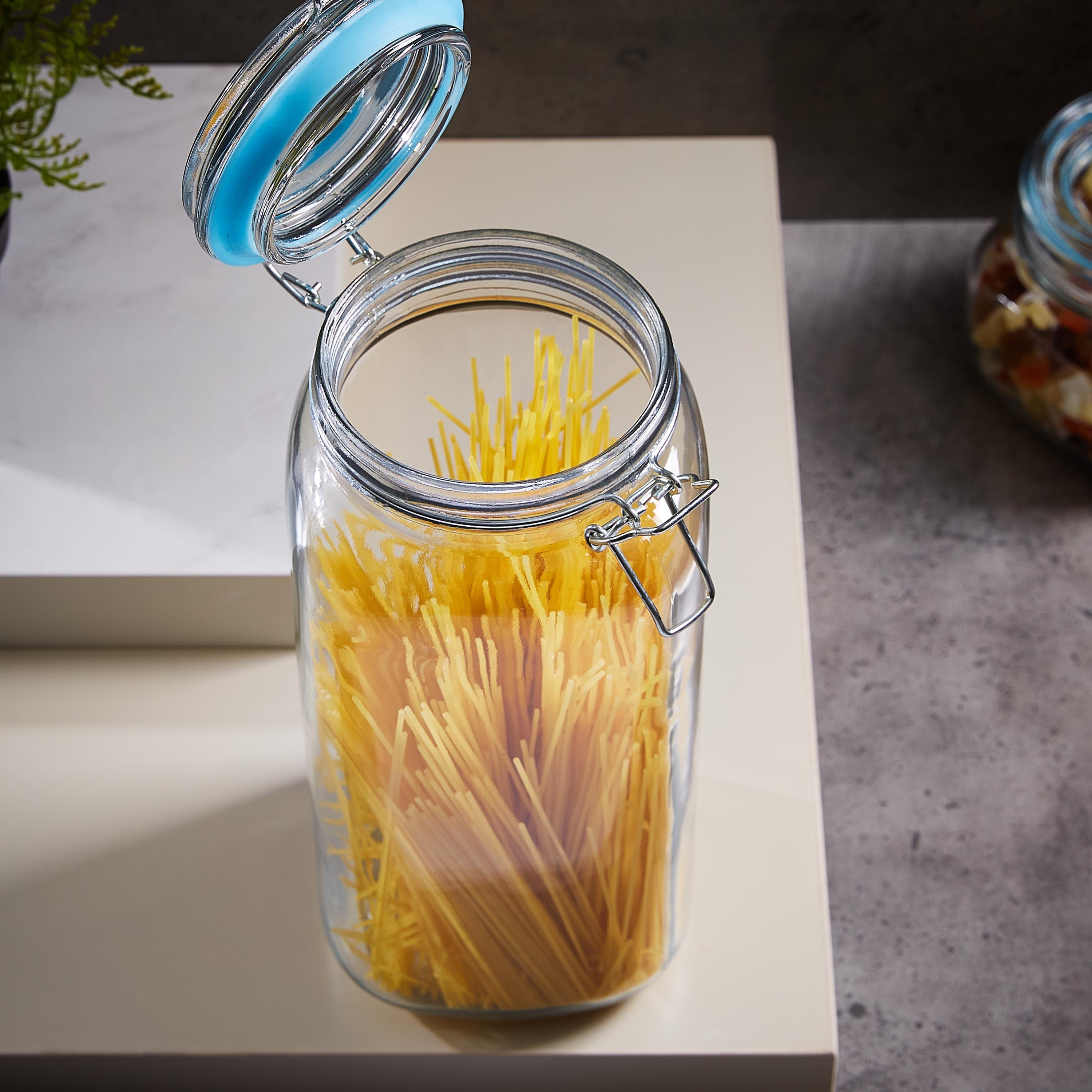 علبة زجاجيّة مربّعة بمشبك إغلاق - 2 لتر-hbxhomeware-hbxkitchen-image-3
