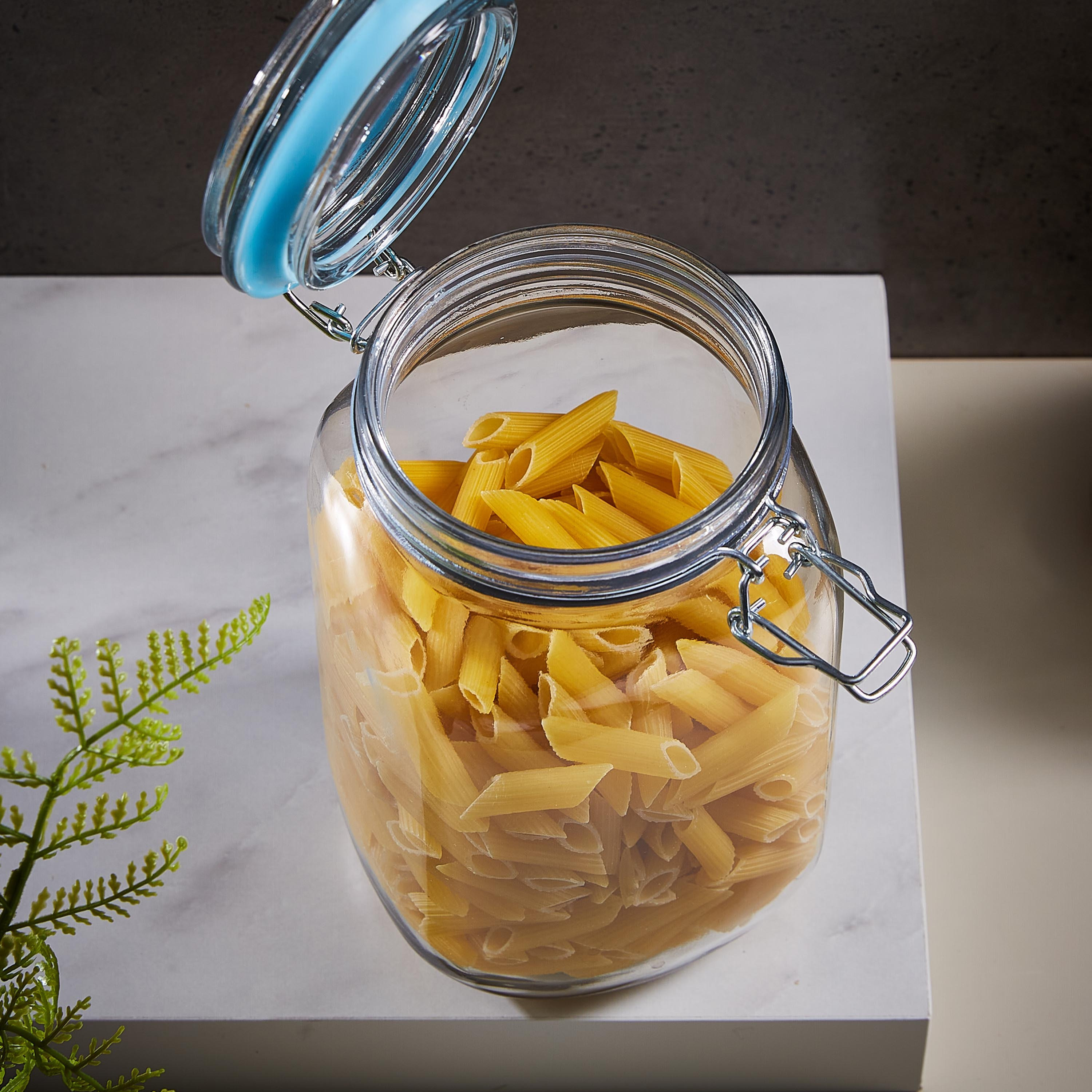 حاوية زجاجيّة مربّعة بمشبك إغلاق - 1.5 لتر-hbxhomeware-hbxkitchen-image-3