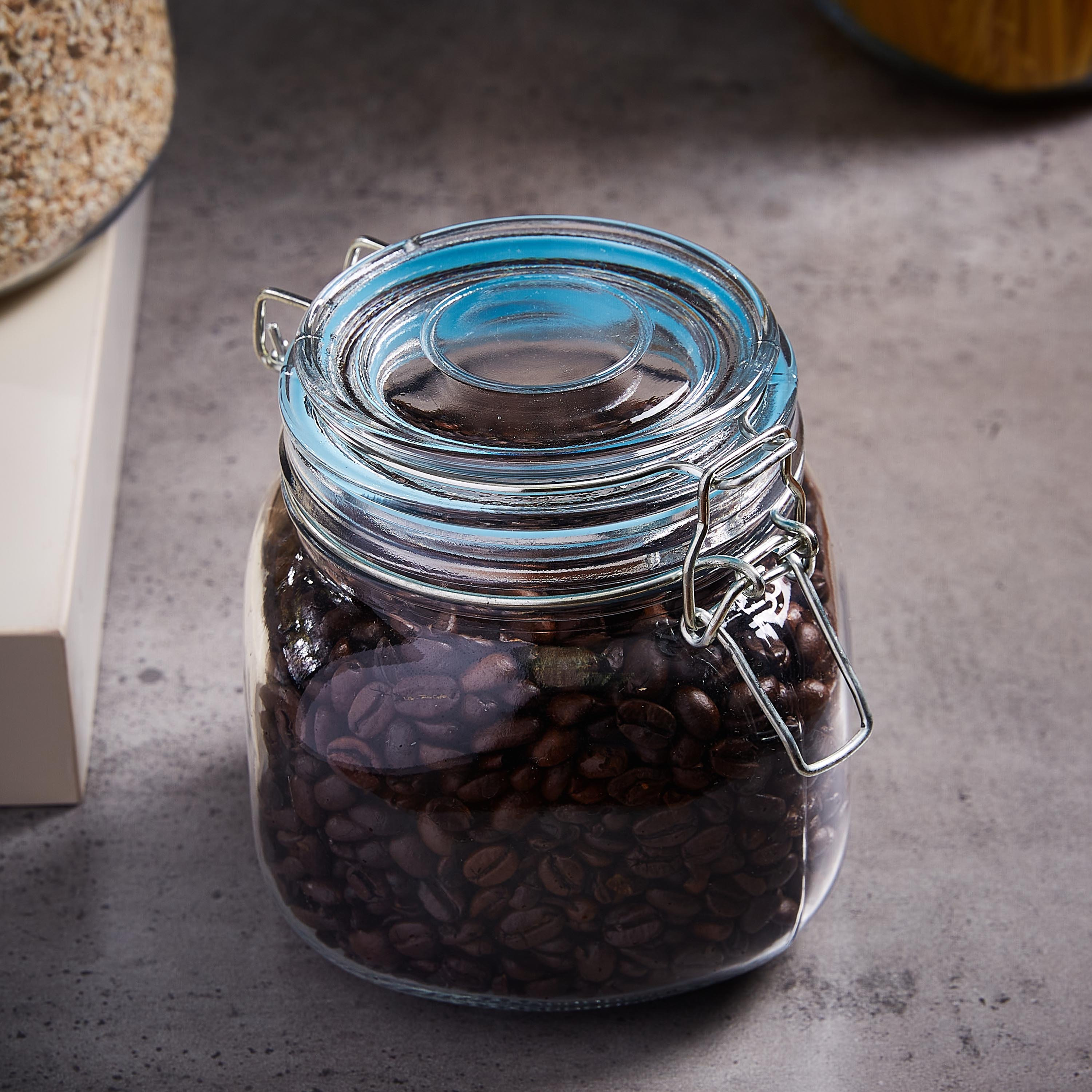 حاوية زجاجيّة مربّعة بمشبك إغلاق - 700 مل-hbxhomeware-hbxkitchen-image-1