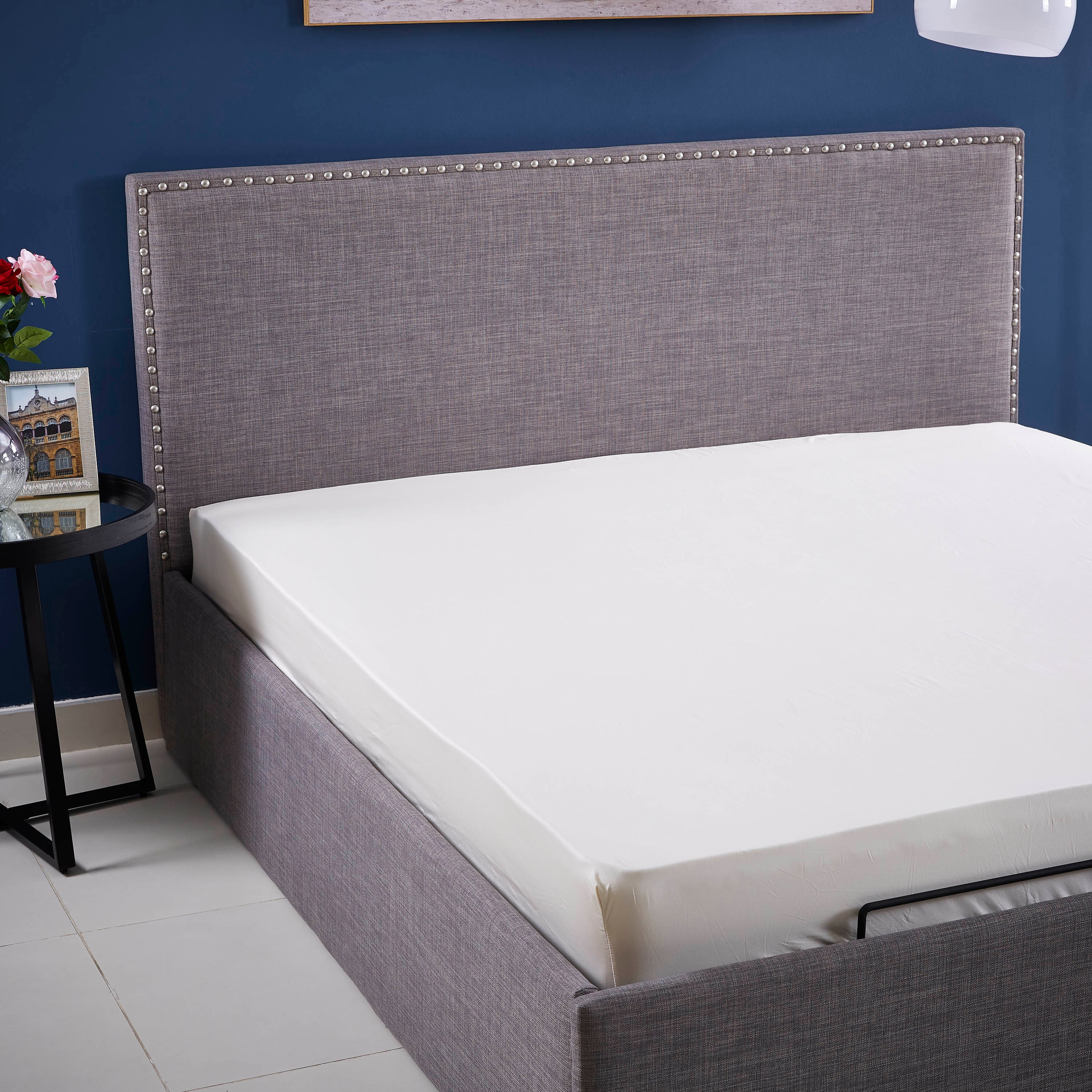 شرشف مطّاطي كينج قابل لتمدد من نوفا - 180x200 سم-hbxhomeware-bedding-fittedsheets-image-1