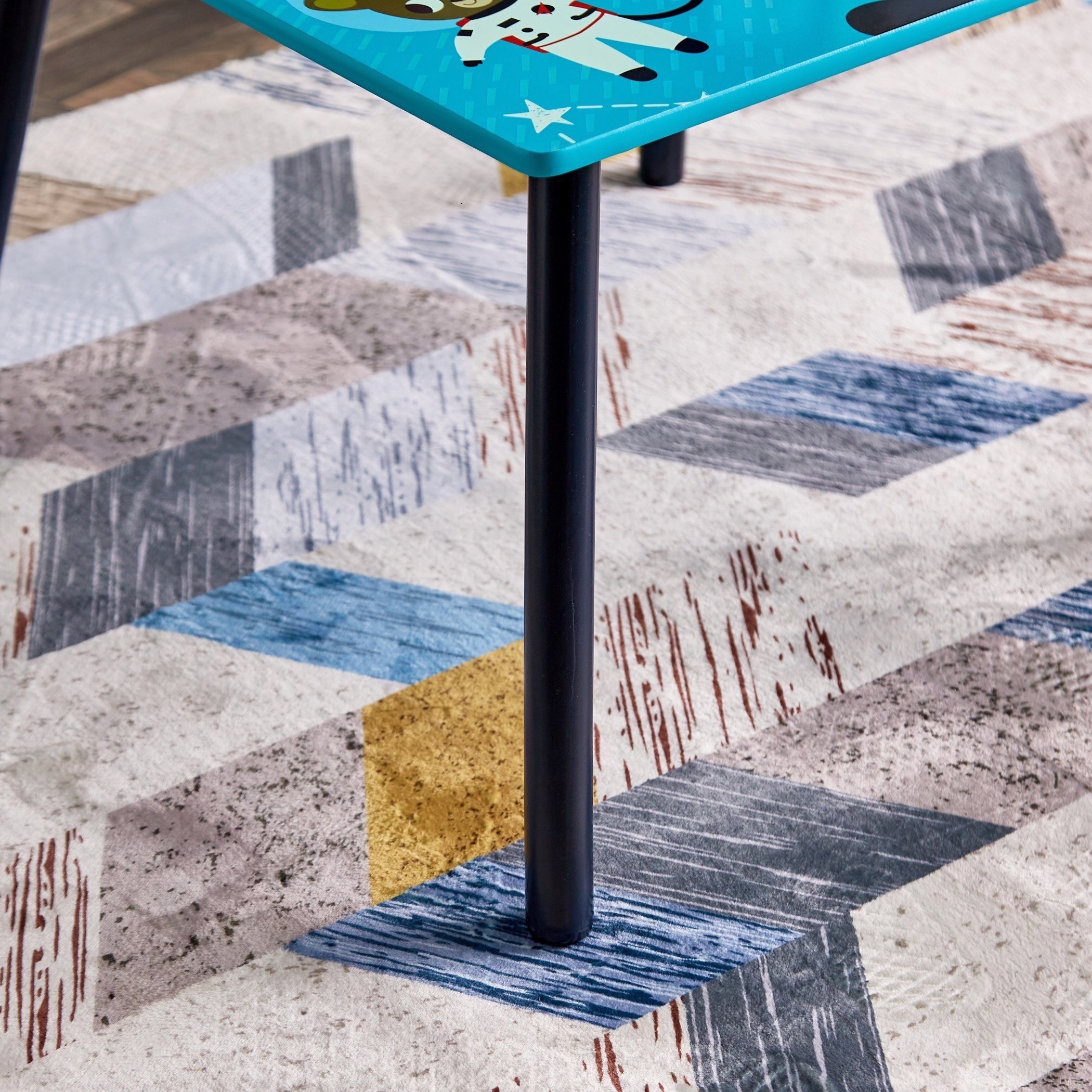طاولة للأطفال مع كرسيين من سبيس بوي-hbxkidsandyouth-playroom-tablesandchairs-image-4