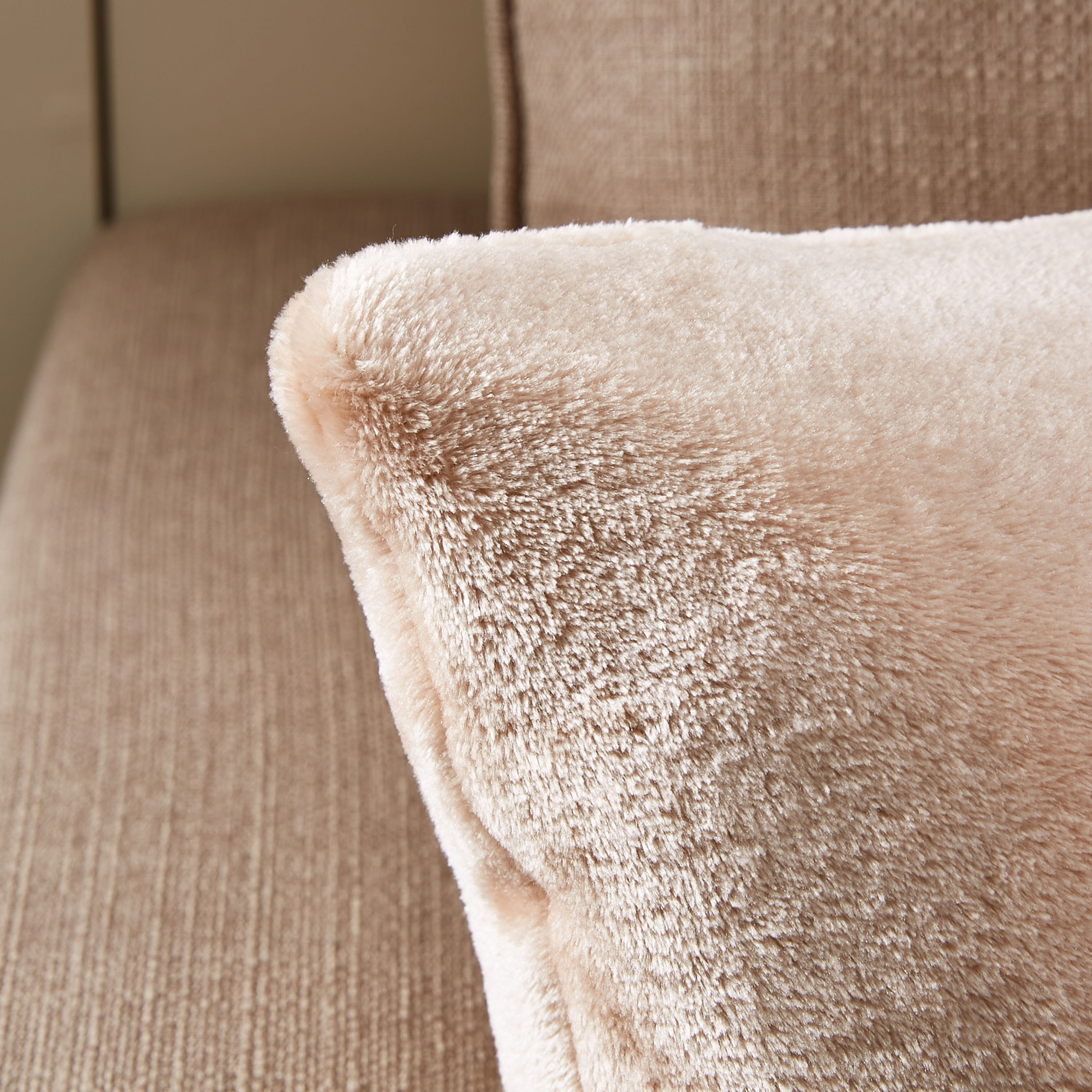 Lavish Filled Cushion - 45x45 cm-hbxlivingroom-furnishings-cushionsandcovers-filledcushions-image-2