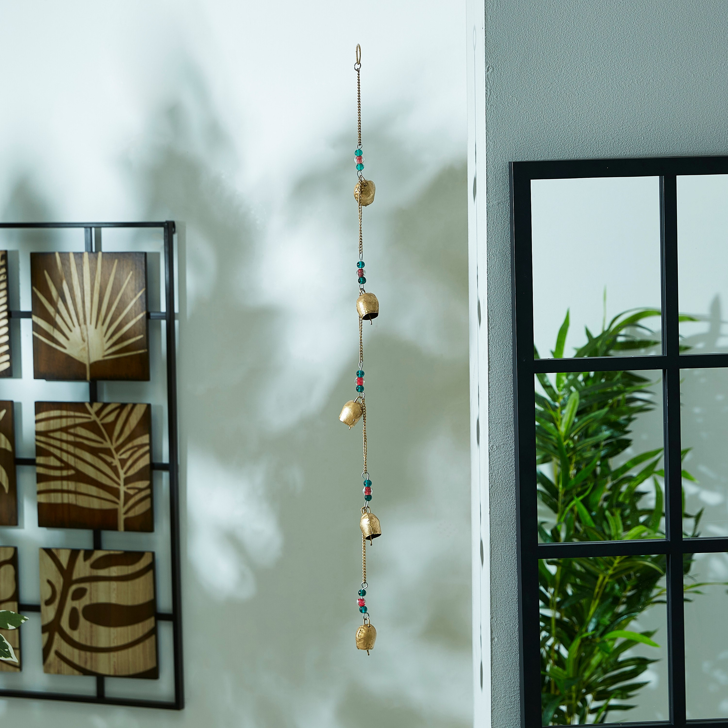 جرس ريح من 5 أجراس معدنية مستديرة في خيط مزين بالخرز من زهارا-hbxhomeware-homedecor-figurinesandornaments-image-1