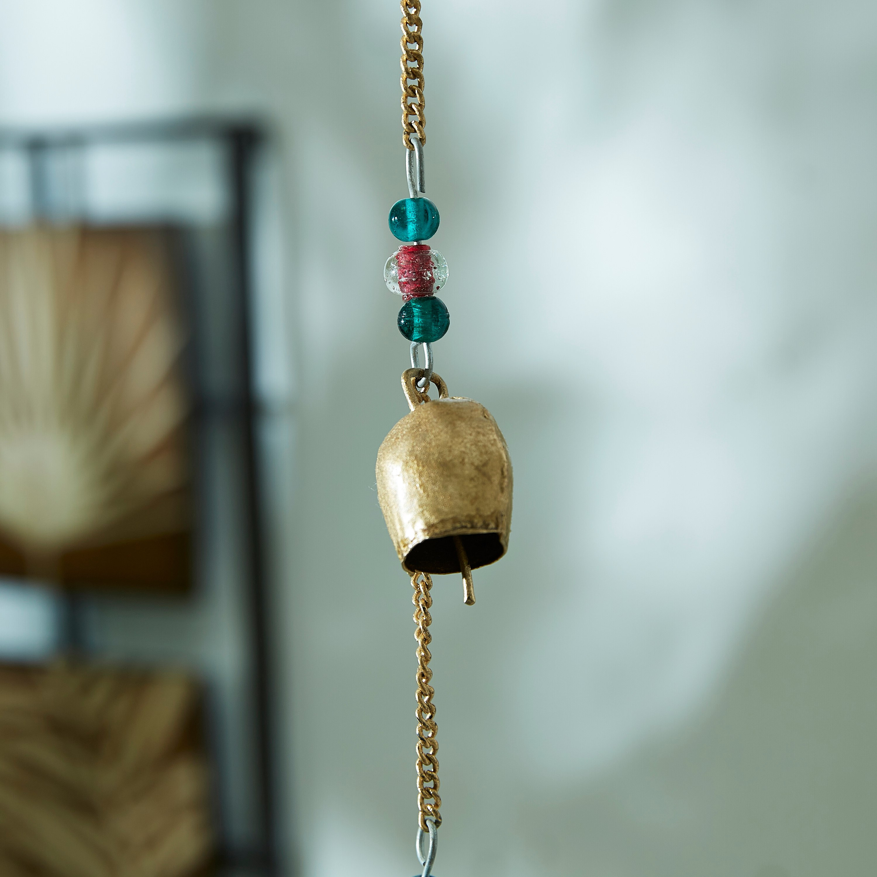 جرس ريح من 5 أجراس معدنية مستديرة في خيط مزين بالخرز من زهارا-hbxhomeware-homedecor-figurinesandornaments-image-2