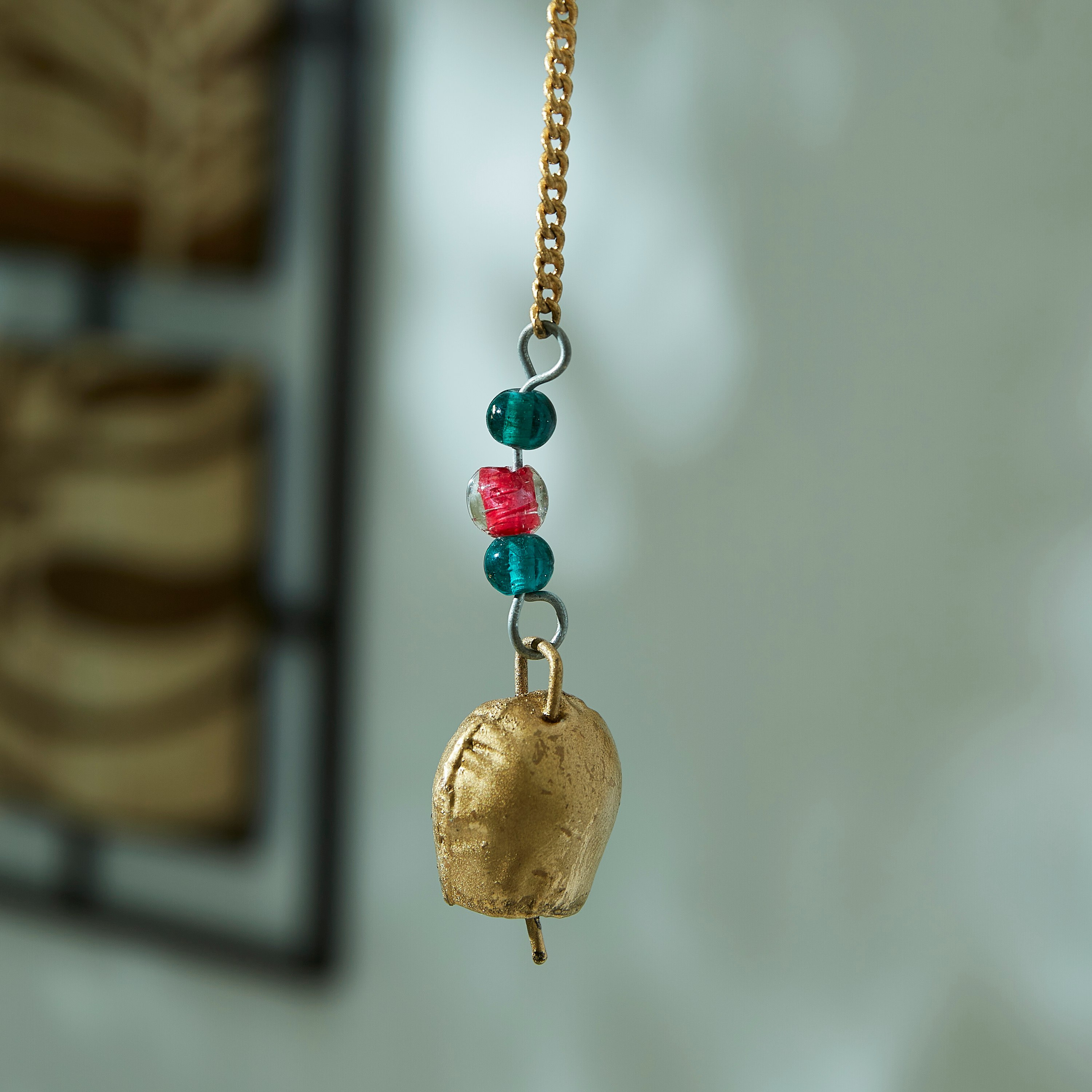 جرس ريح من 5 أجراس معدنية مستديرة في خيط مزين بالخرز من زهارا-hbxhomeware-homedecor-figurinesandornaments-image-3