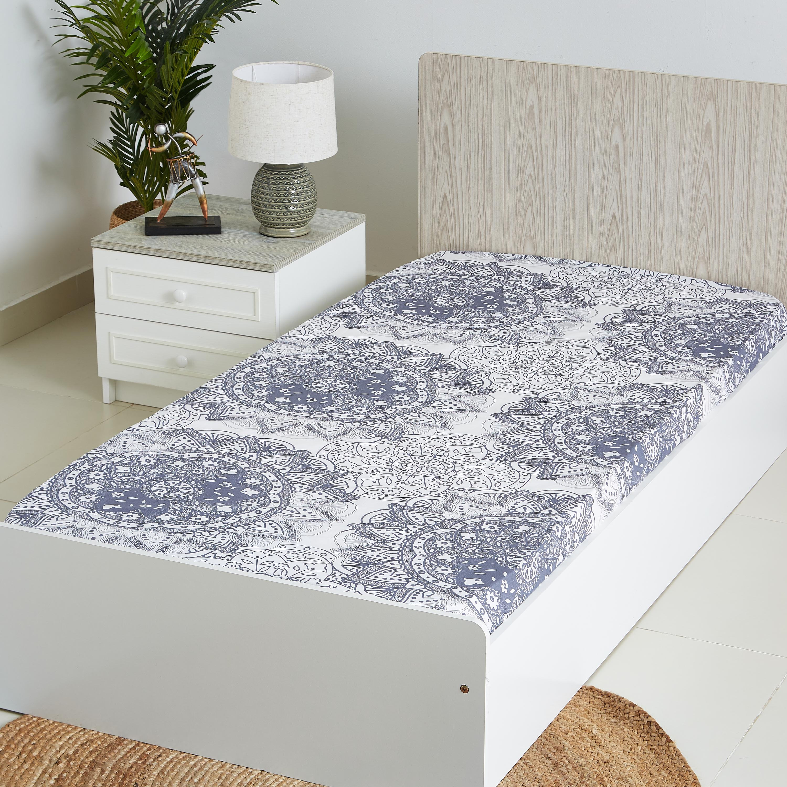 شرشف مطّاطي قطني فردي بطبعات من ميداليان - 90x200 سم-hbxhomeware-hbxbedroom-image-1