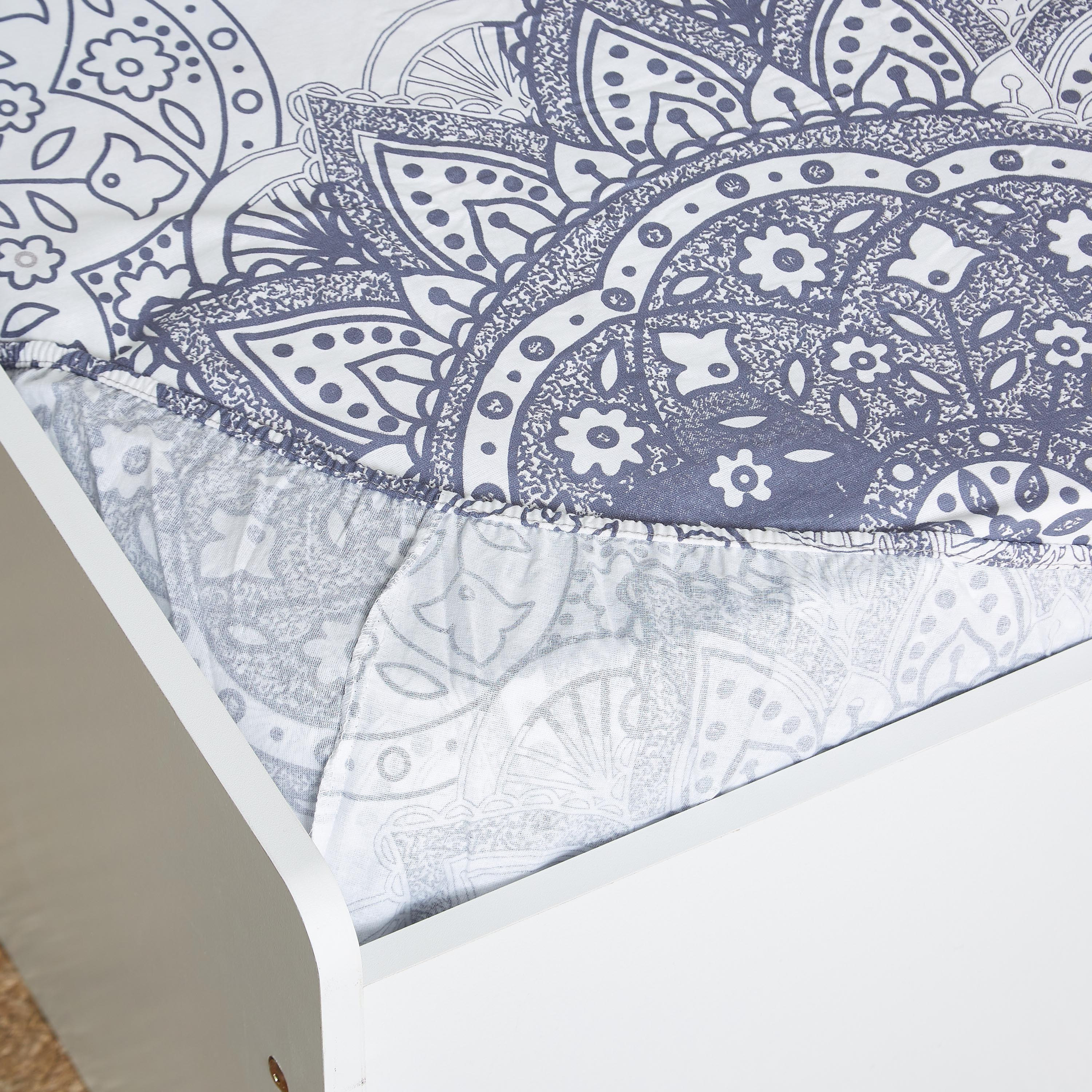 شرشف مطّاطي قطني فردي بطبعات من ميداليان - 90x200 سم-hbxhomeware-hbxbedroom-image-4