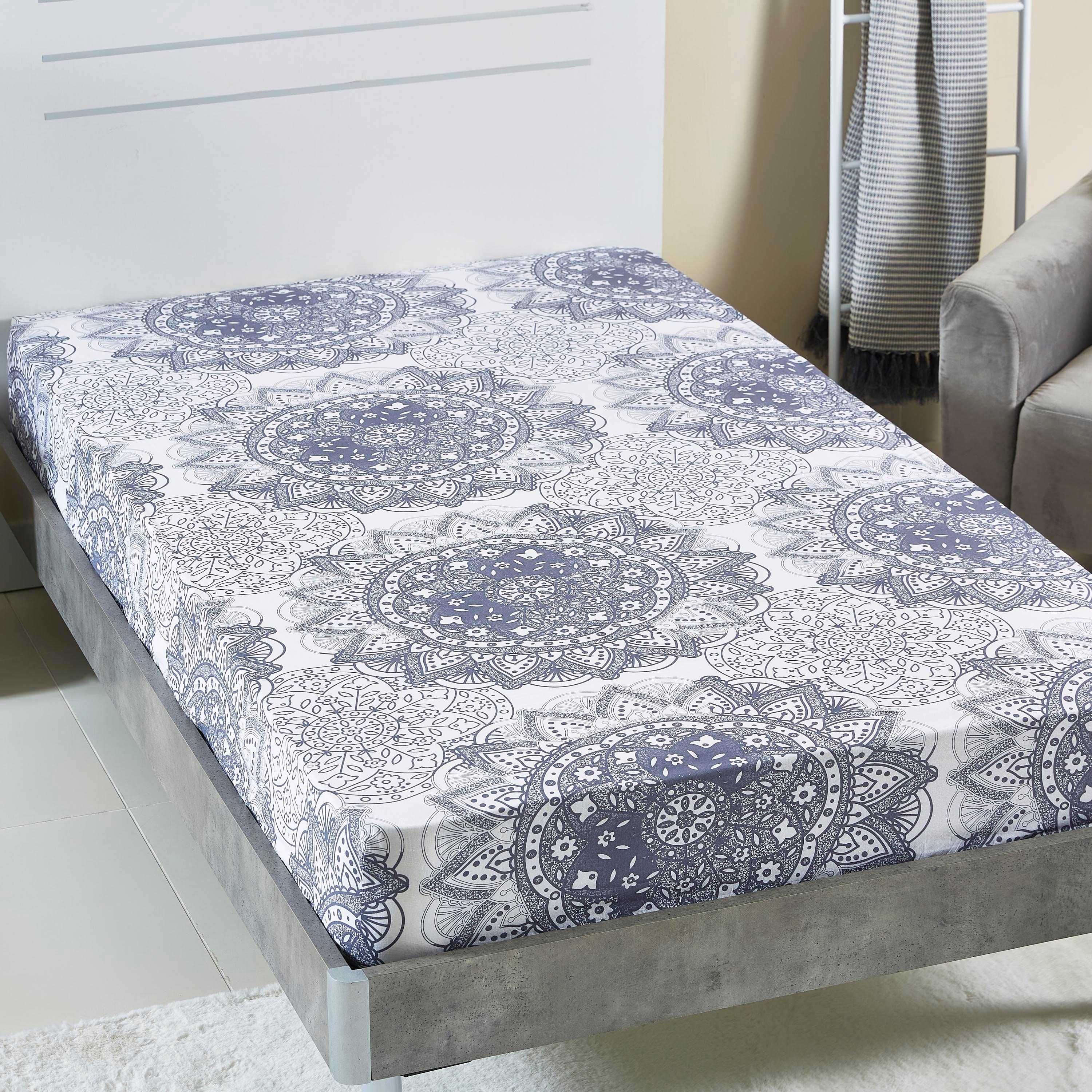 شرشف مطّاطي قطني مقاس مزدوج بطبعات من ميداليان - 120x200 سم-hbxhomeware-hbxbedroom-image-1