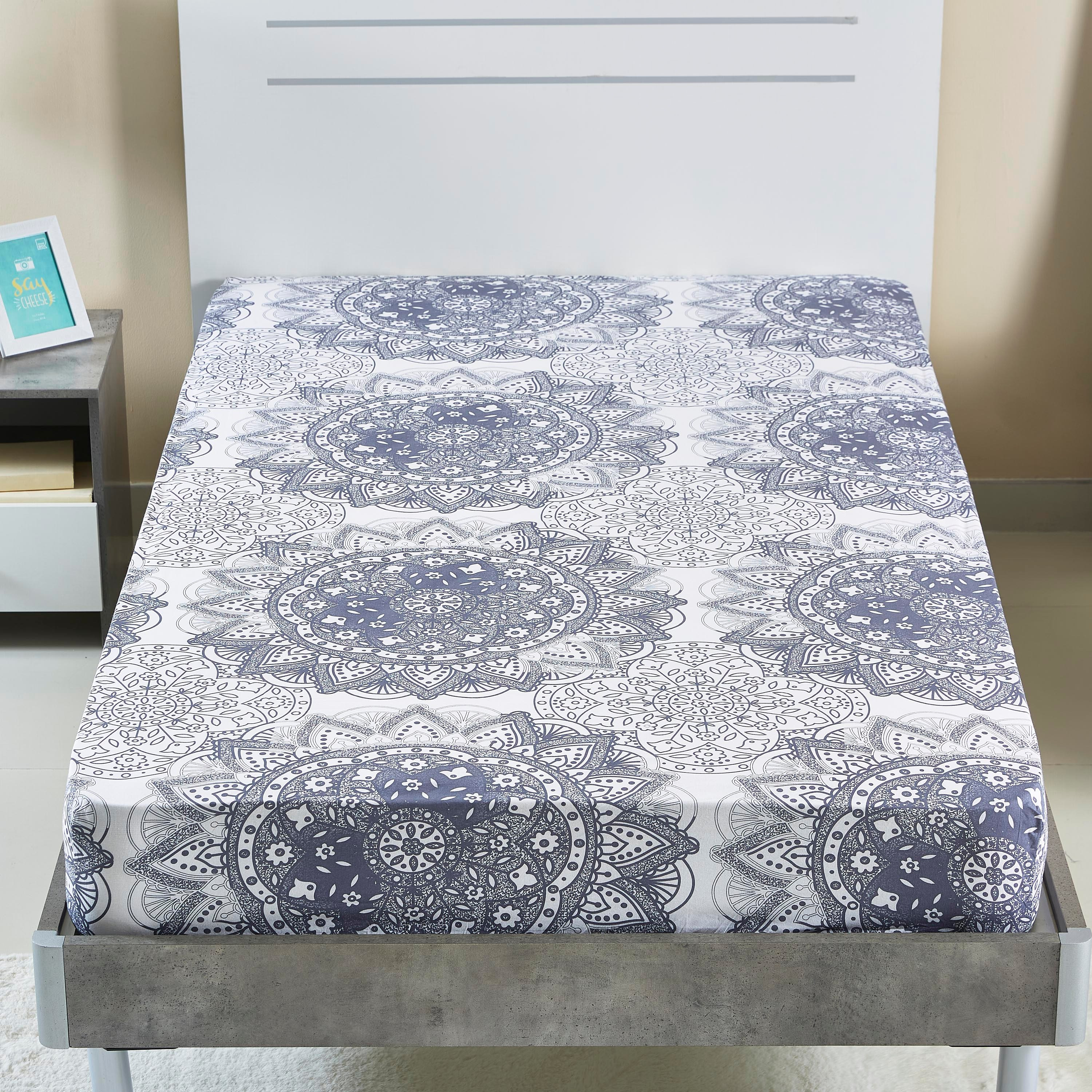 شرشف مطّاطي قطني مقاس مزدوج بطبعات من ميداليان - 120x200 سم-hbxhomeware-hbxbedroom-image-2