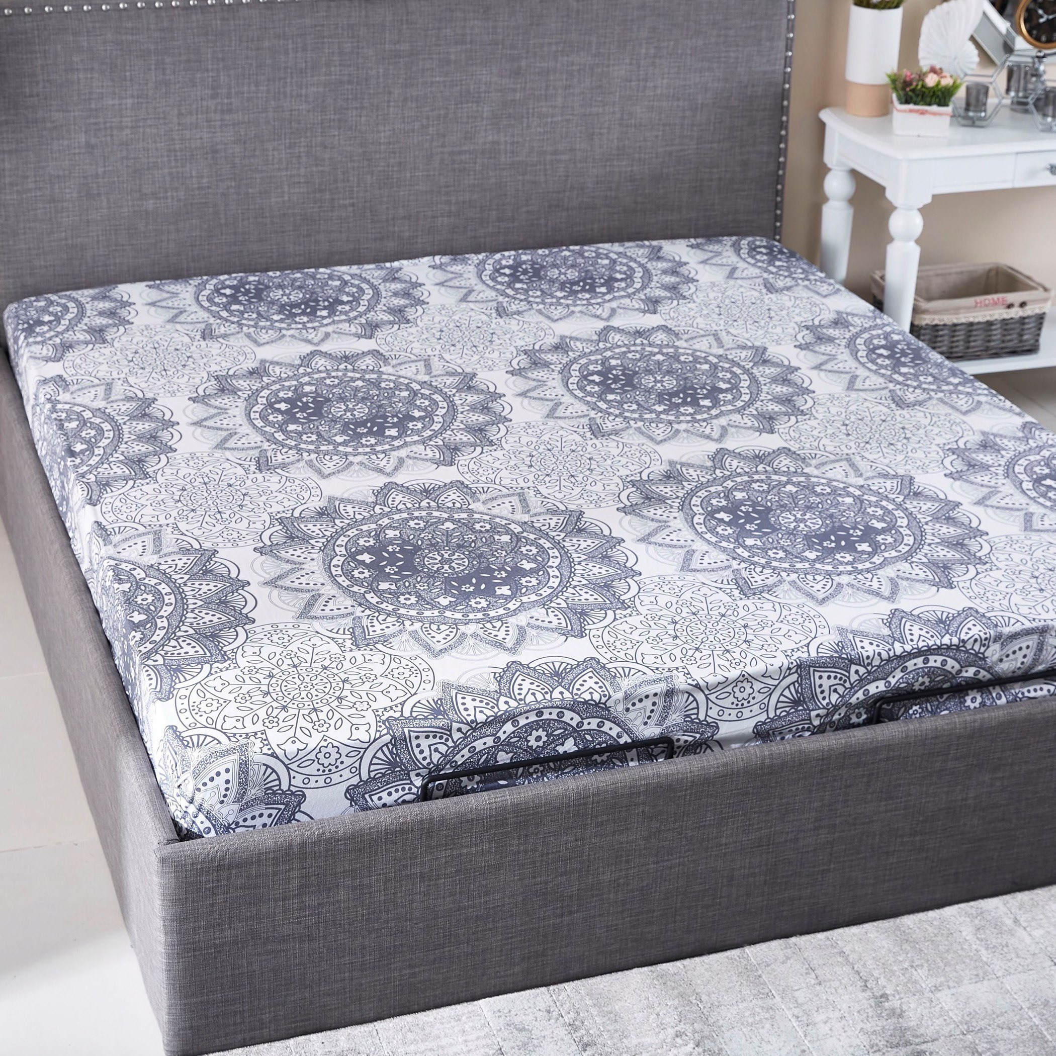 شرشف مطّاطي قطني مقاس كينج بطبعات من ميداليان - 180x200 سم-hbxhomeware-hbxbedroom-image-1