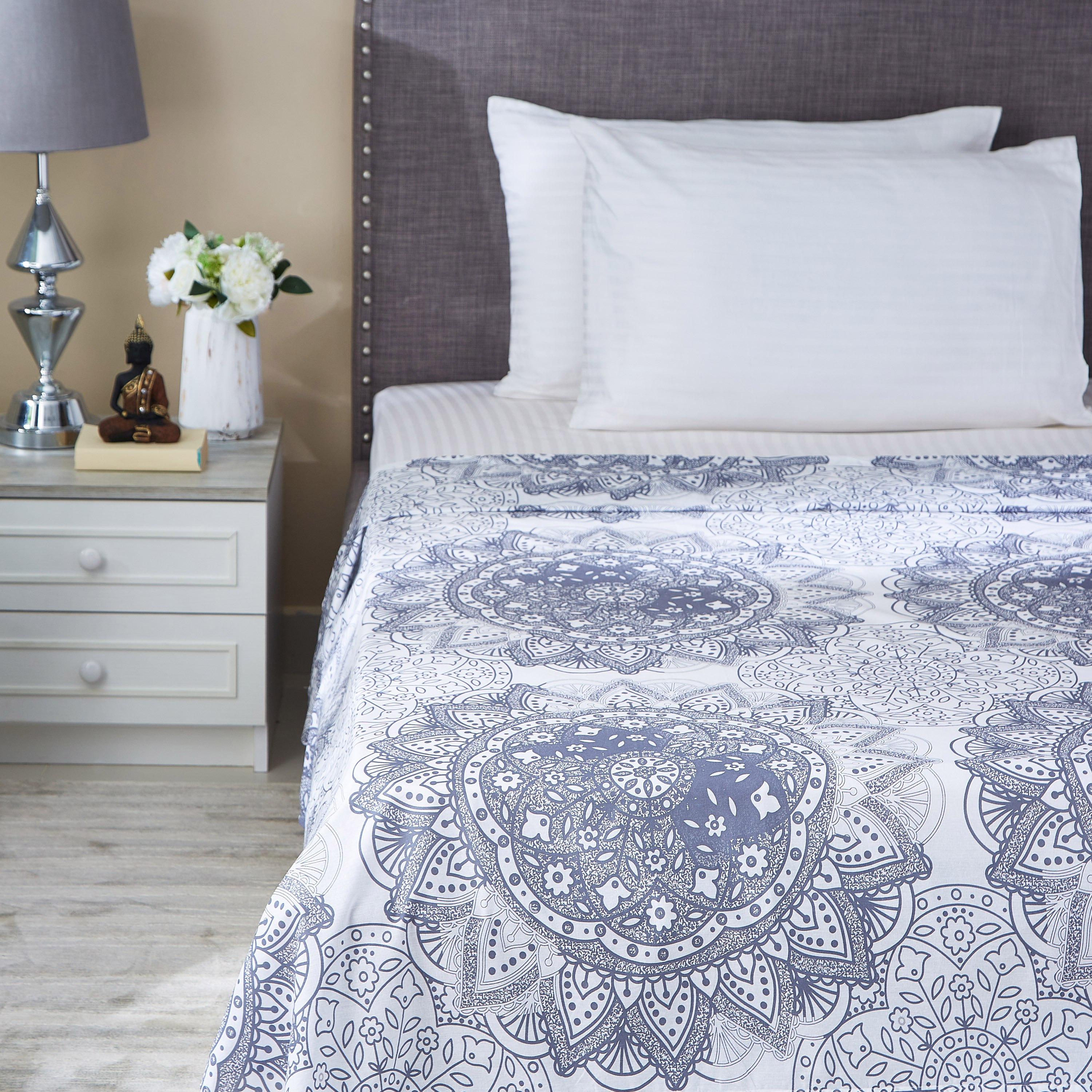 شرشف مسطّح قطني مقاس كينج بطبعات من ميداليون - 240x260 سم-hbxhomeware-hbxbedroom-image-1