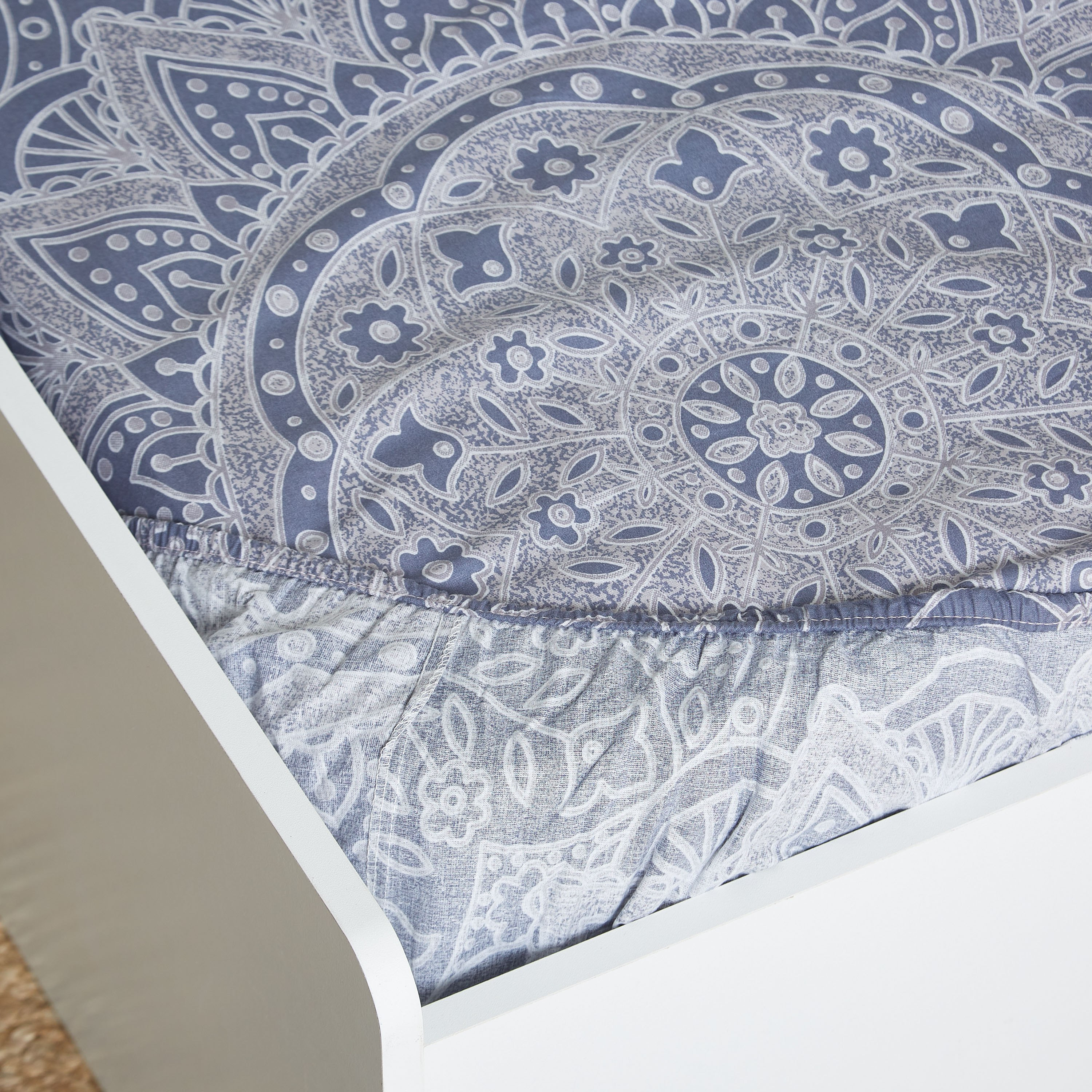 شرشف مطّاطي قطني فردي بطبعات منقوشة - 90x200 سم-hbxhomeware-hbxbedroom-image-4