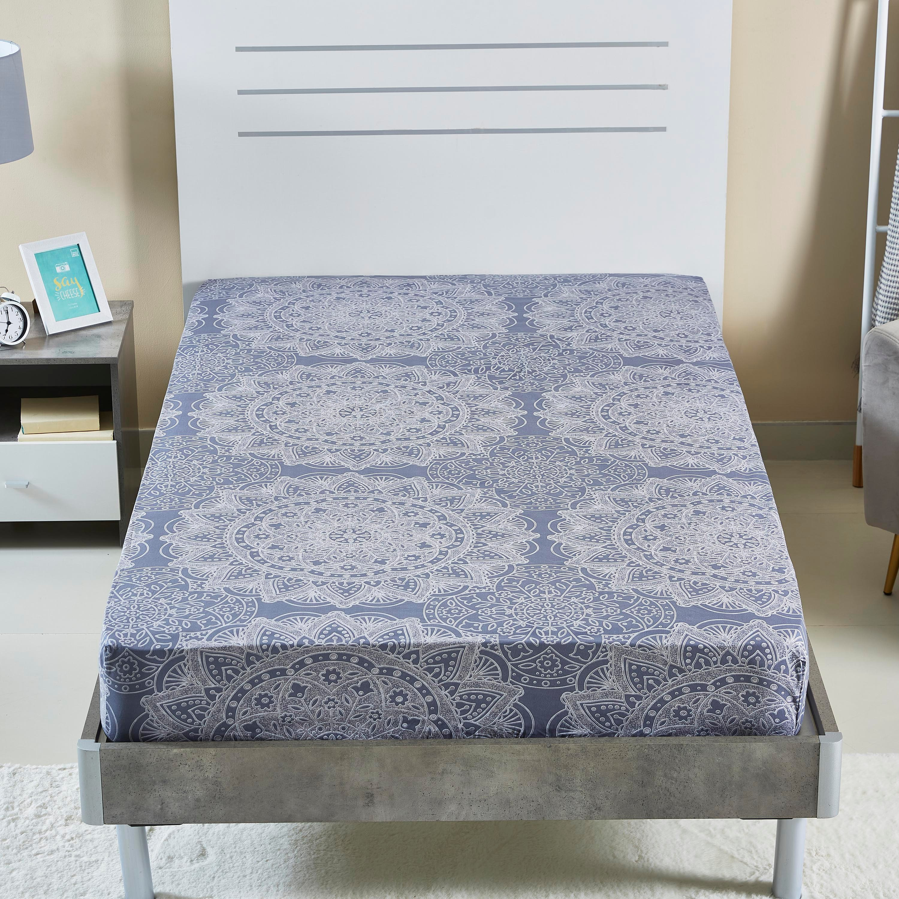 شرشف مطّاطي قطني مقاس مزدوج بطبعات من ميداليان - 120x200 سم-hbxhomeware-hbxbedroom-image-2
