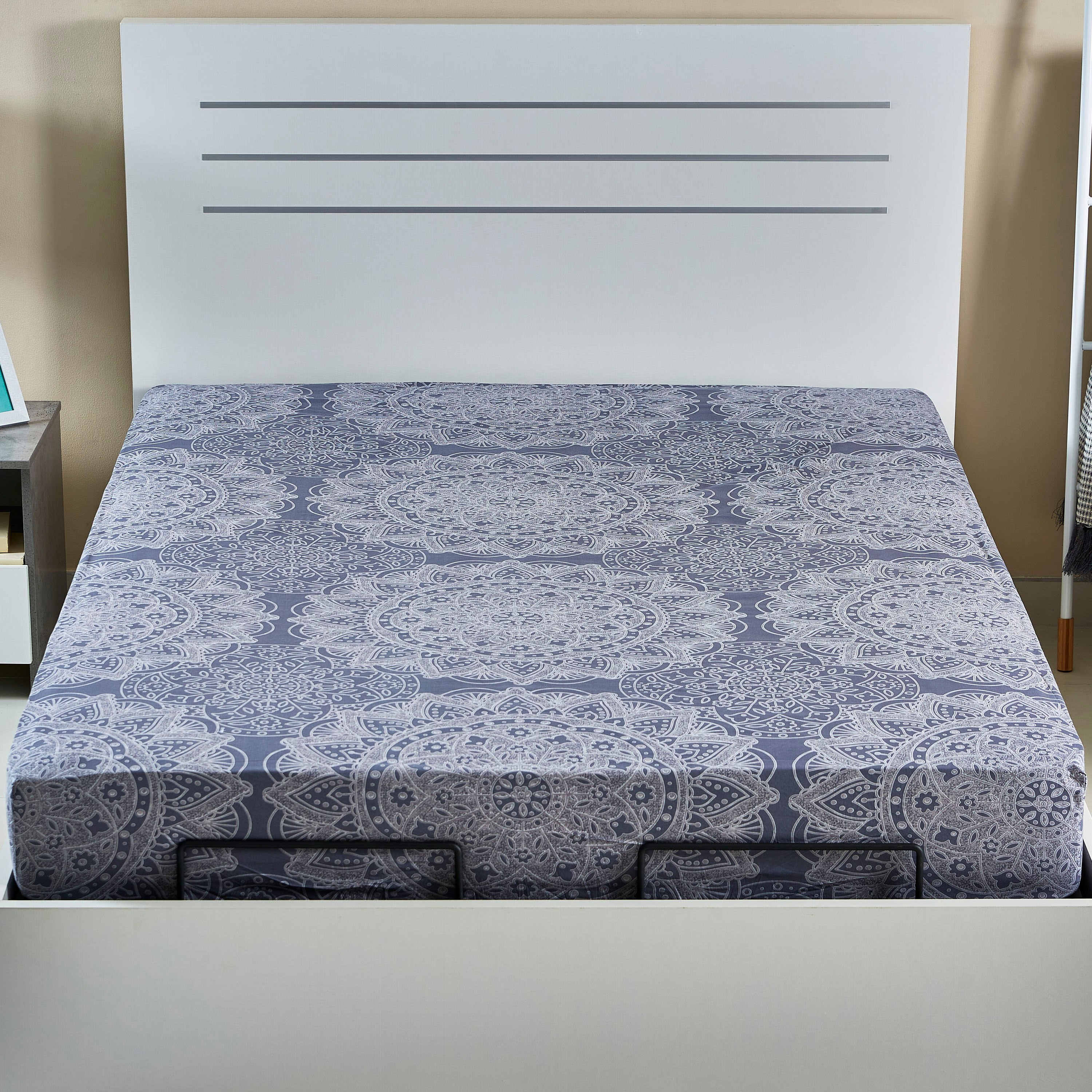 شرشف مطّاطي كوين قطني بطبعات منقوشة - 150X200 سم-hbxhomeware-hbxbedroom-image-2