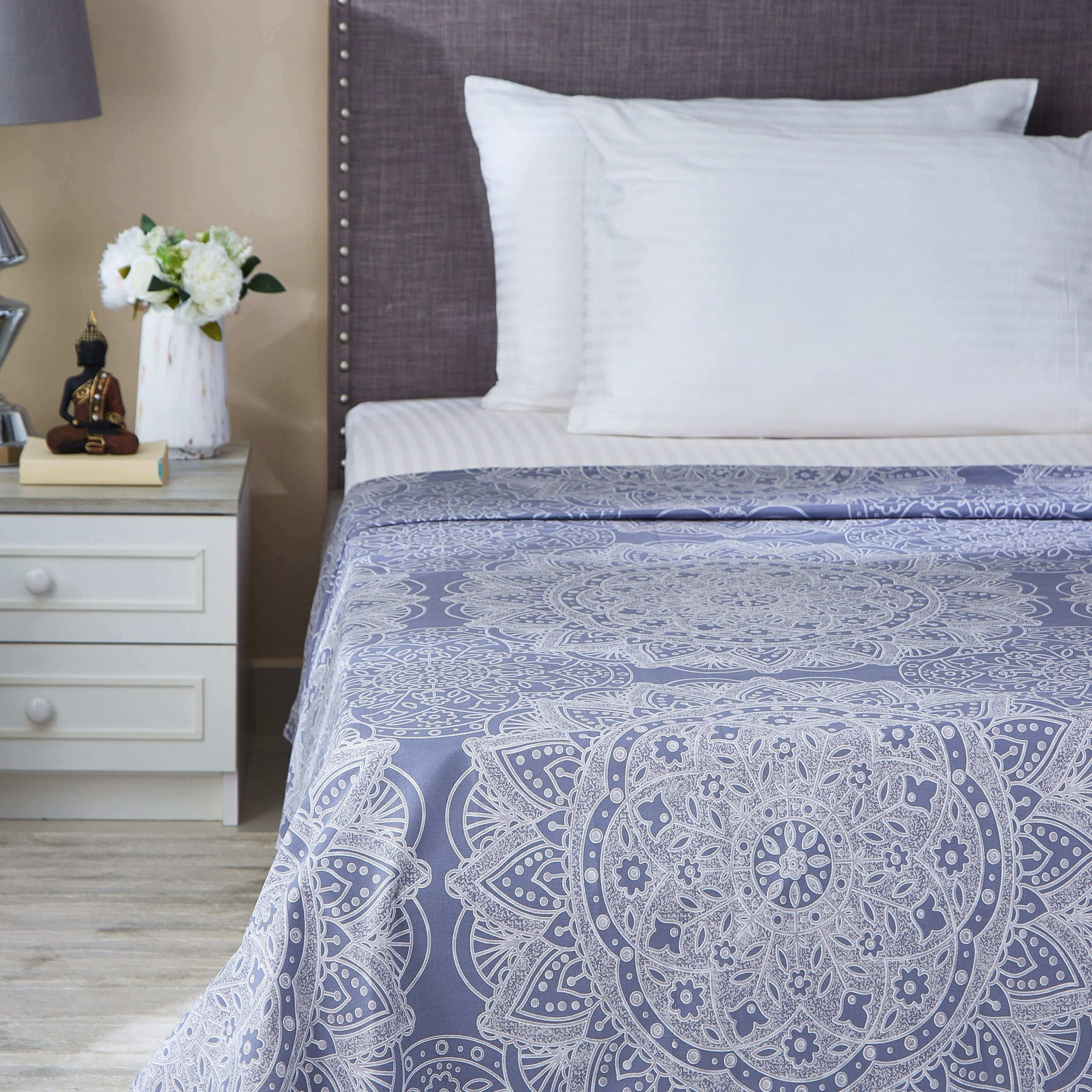شرشف مسطّح قطني مقاس كينج بطبعات من ميداليون - 240x260 سم-hbxhomeware-hbxbedroom-image-1