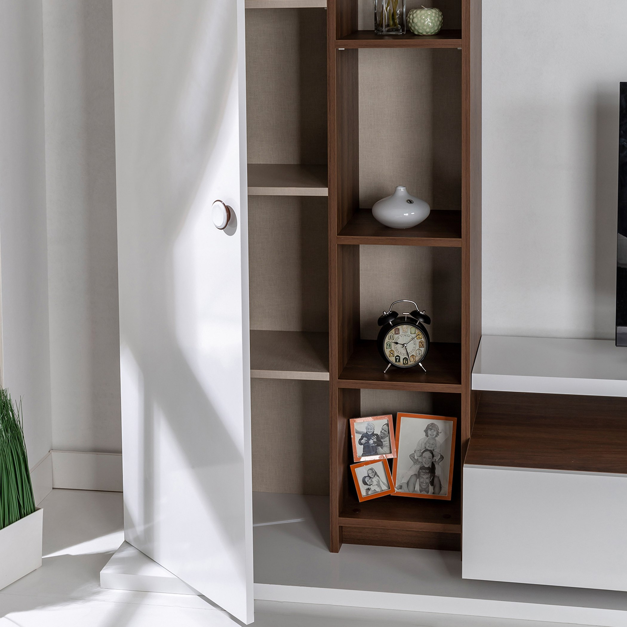 وحدة حائط للتلفزيونات حتى 70 بوصة من ناتاليا-hbxlivingroom-mediaunitsandstorage-wallunits-image-5