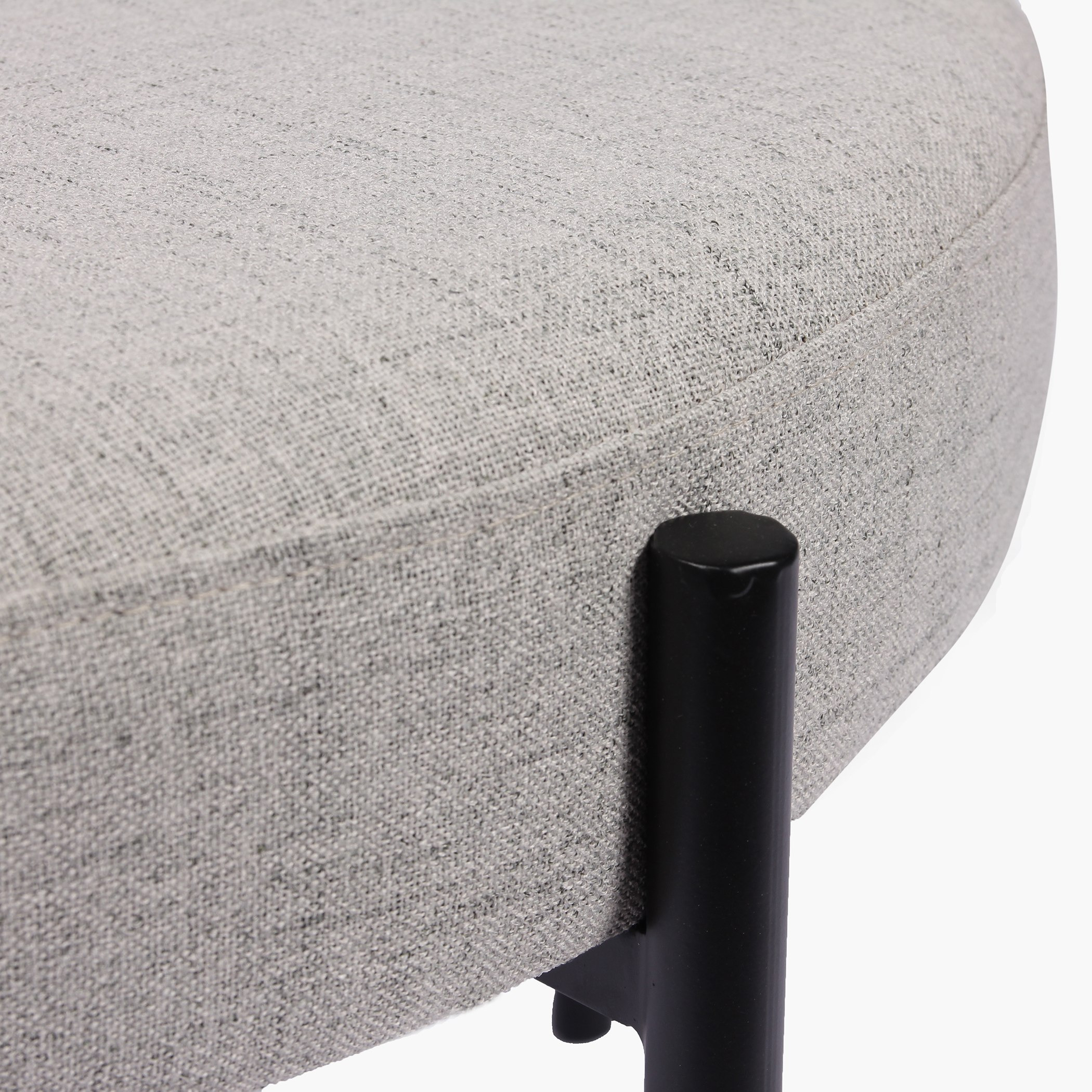 مقعد من فلينت-hbxlivingroom-sofasandarmchairs-ottomansandfootstools-image-4