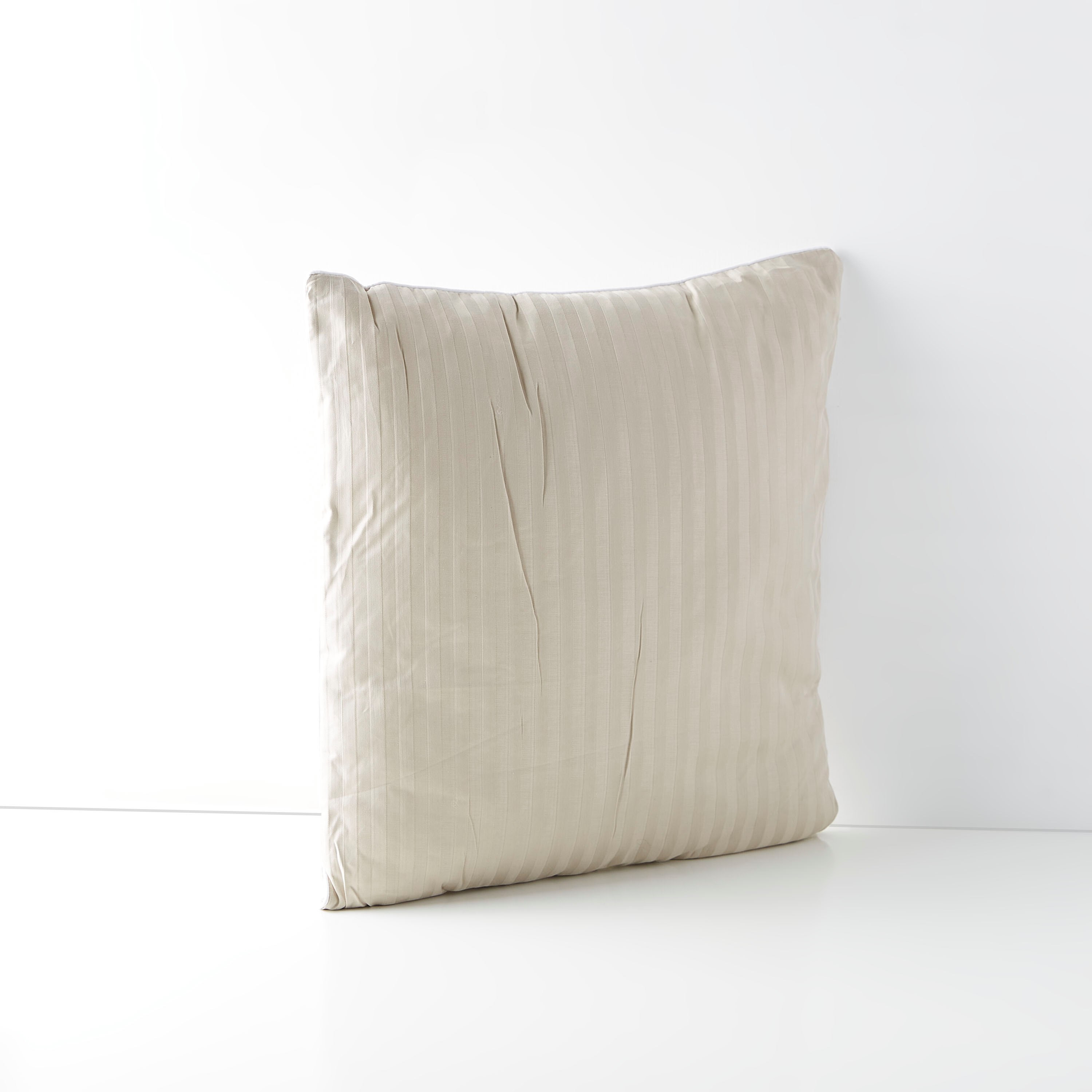 وسادة محشوة مخططة قطن وساتن من هاميلتون  - 45x45 سم-hbxlivingroom-furnishings-cushionsandcovers-filledcushions-image-4