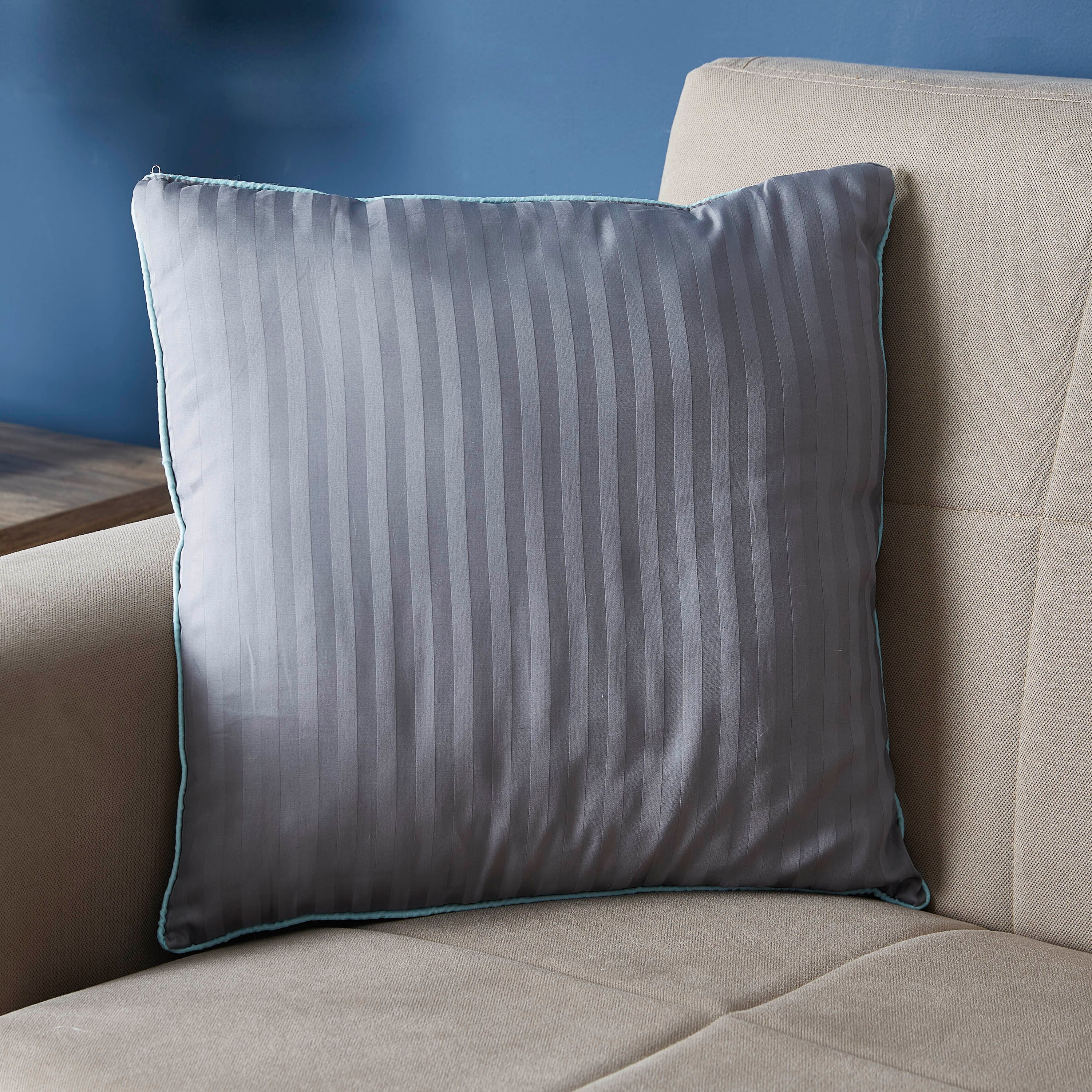 وسادة محشوة مخططة قطن وساتن من هاميلتون  - 45x45 سم-hbxlivingroom-furnishings-cushionsandcovers-filledcushions-image-1