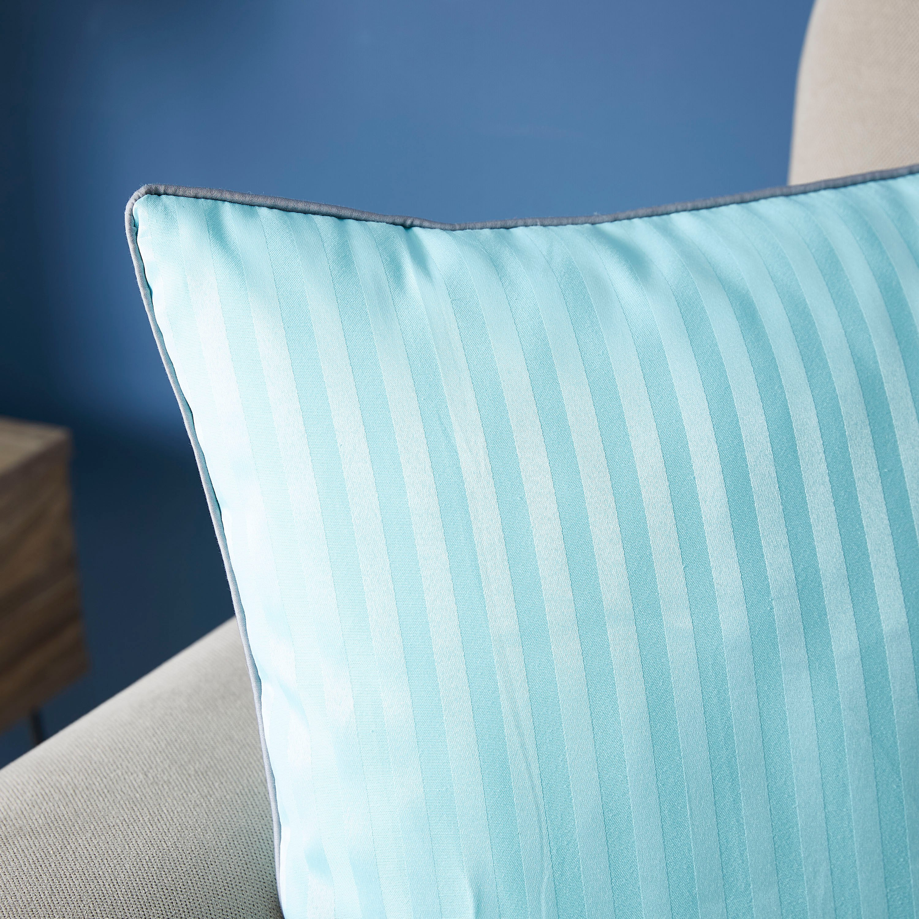 وسادة محشوة مخططة قطن وساتن من هاميلتون  - 45x45 سم-hbxlivingroom-furnishings-cushionsandcovers-filledcushions-image-2