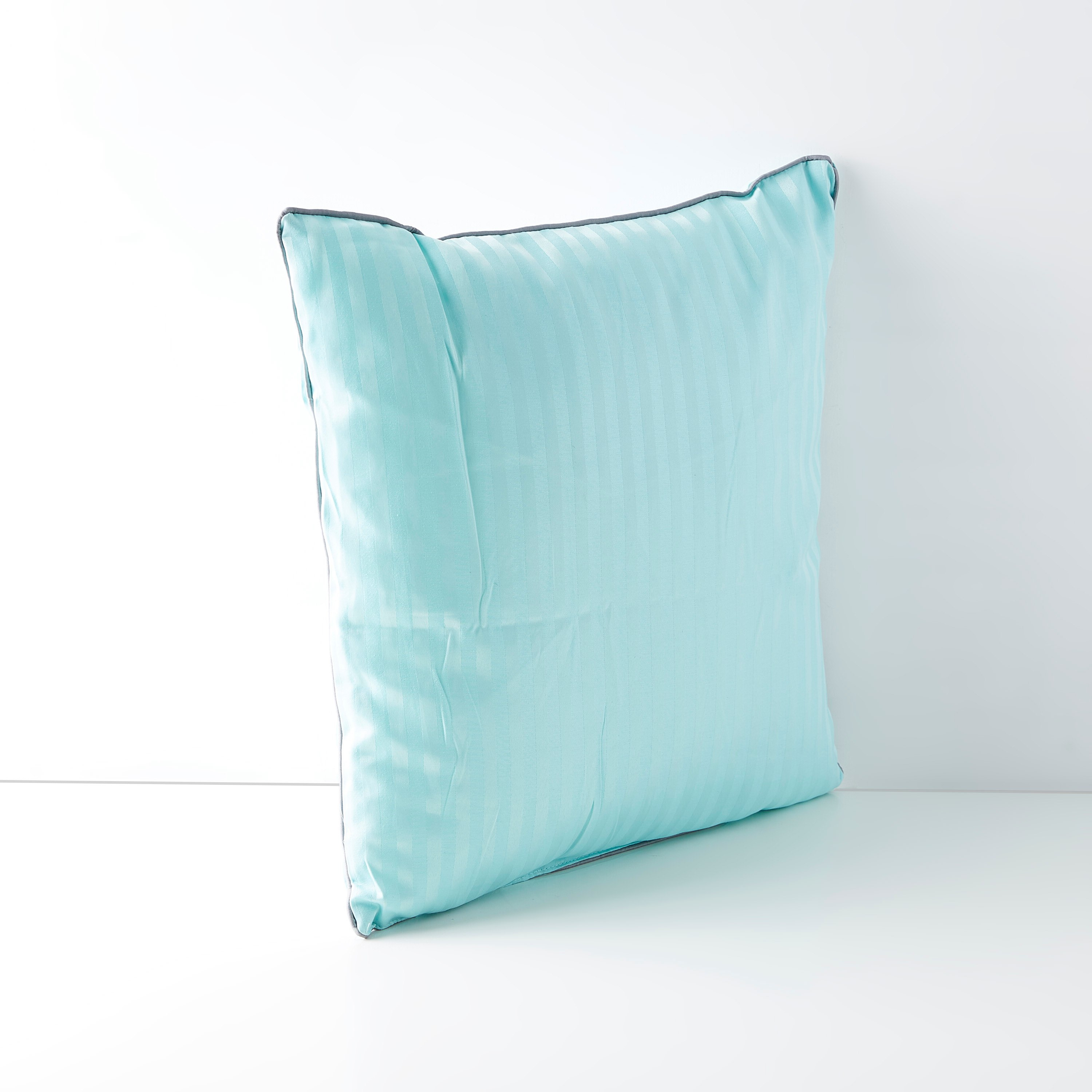 وسادة محشوة مخططة قطن وساتن من هاميلتون  - 45x45 سم-hbxlivingroom-furnishings-cushionsandcovers-filledcushions-image-4