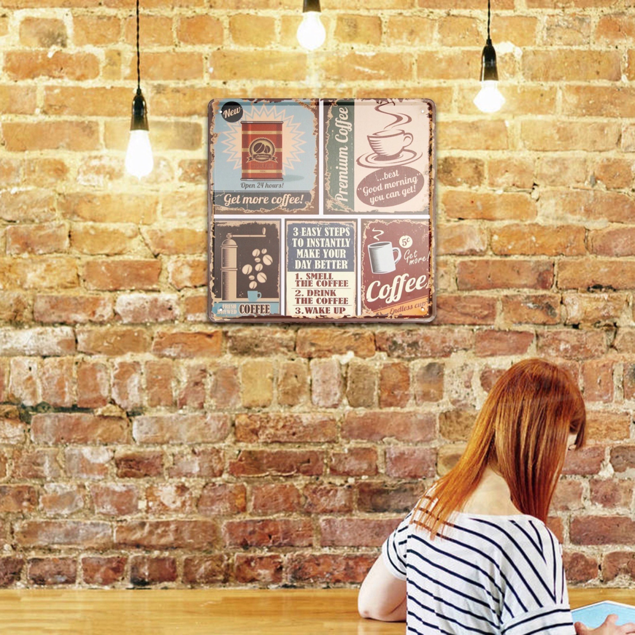 لوحة ديكور معدنيّة بمنظر ملصقات قهوة معتّقة وقديمة من إيميلي-hbxlivingroom-walldecor-wallart-image-2