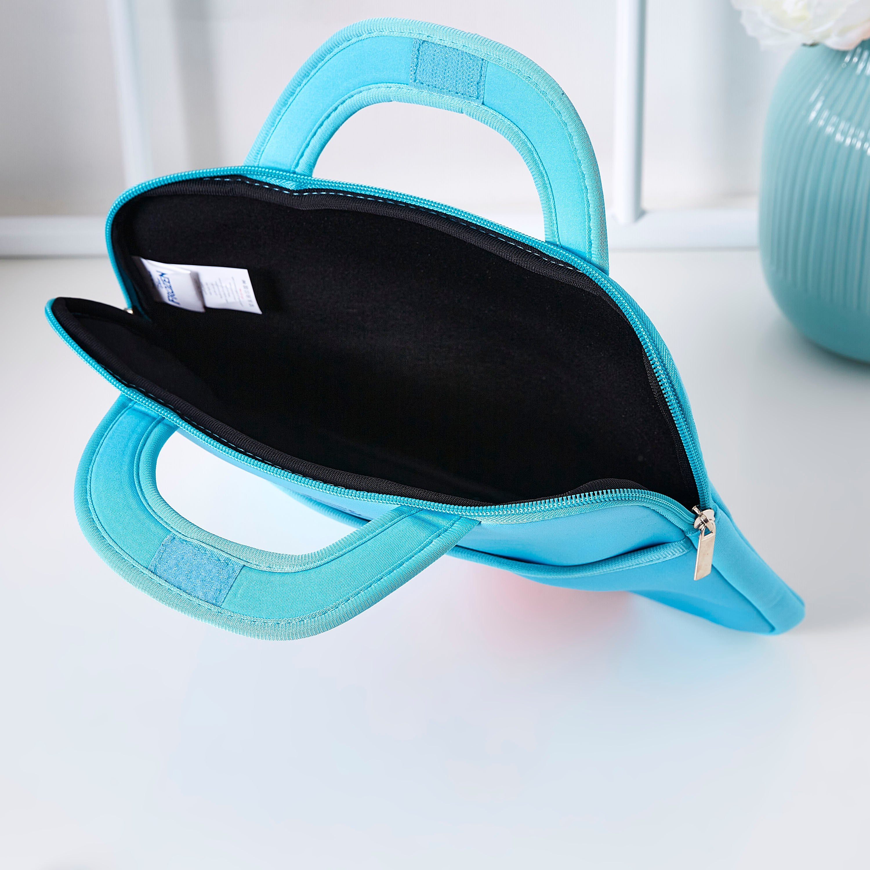 حقيبة آيباد بمقبض وبطبعات فروزن- 30 × 22 سم-hbxhomeware-hbxkidsandyouth-image-4