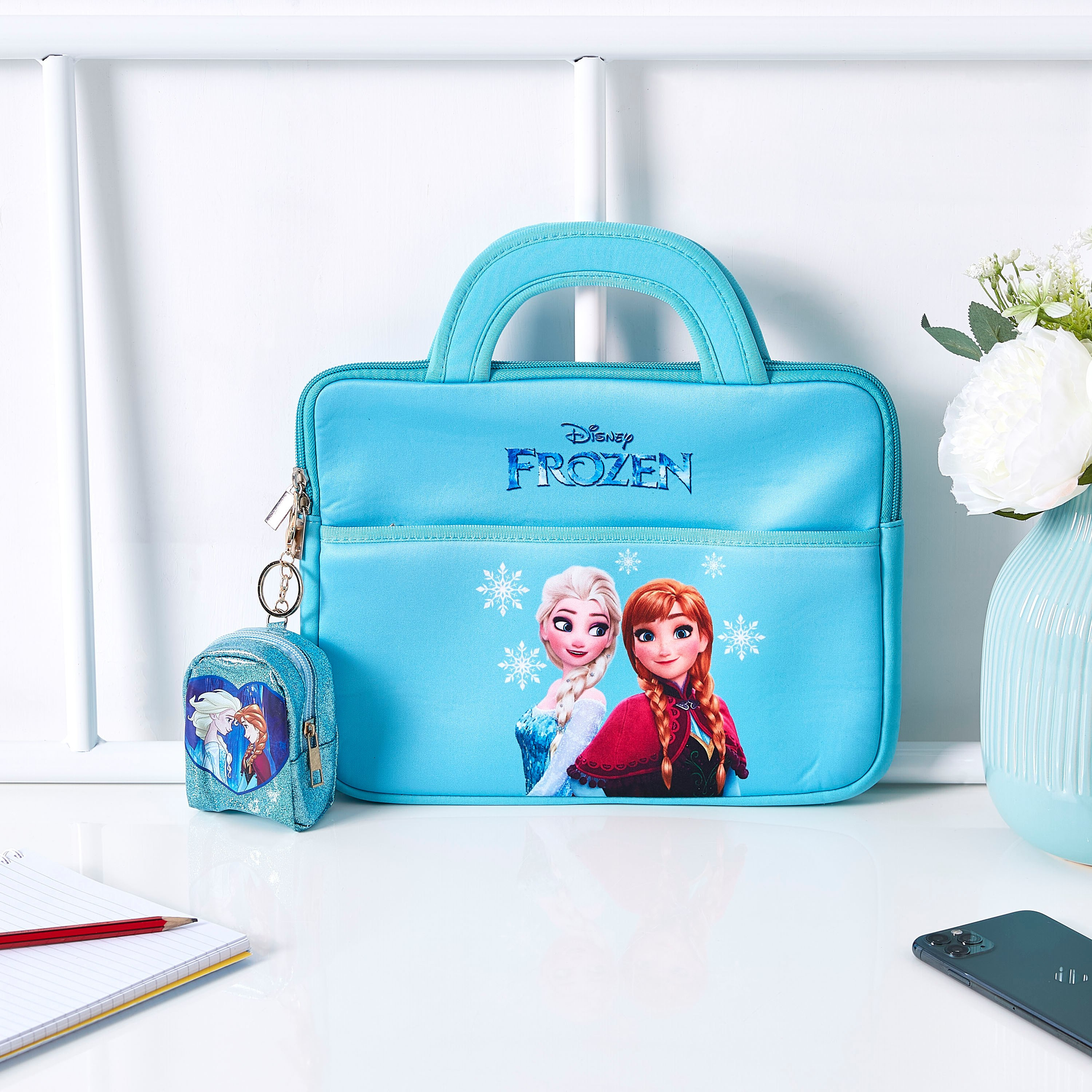 حقيبة آيباد بمقبض وبطبعات فروزن- 30 × 22 سم-hbxhomeware-hbxkidsandyouth-image-5