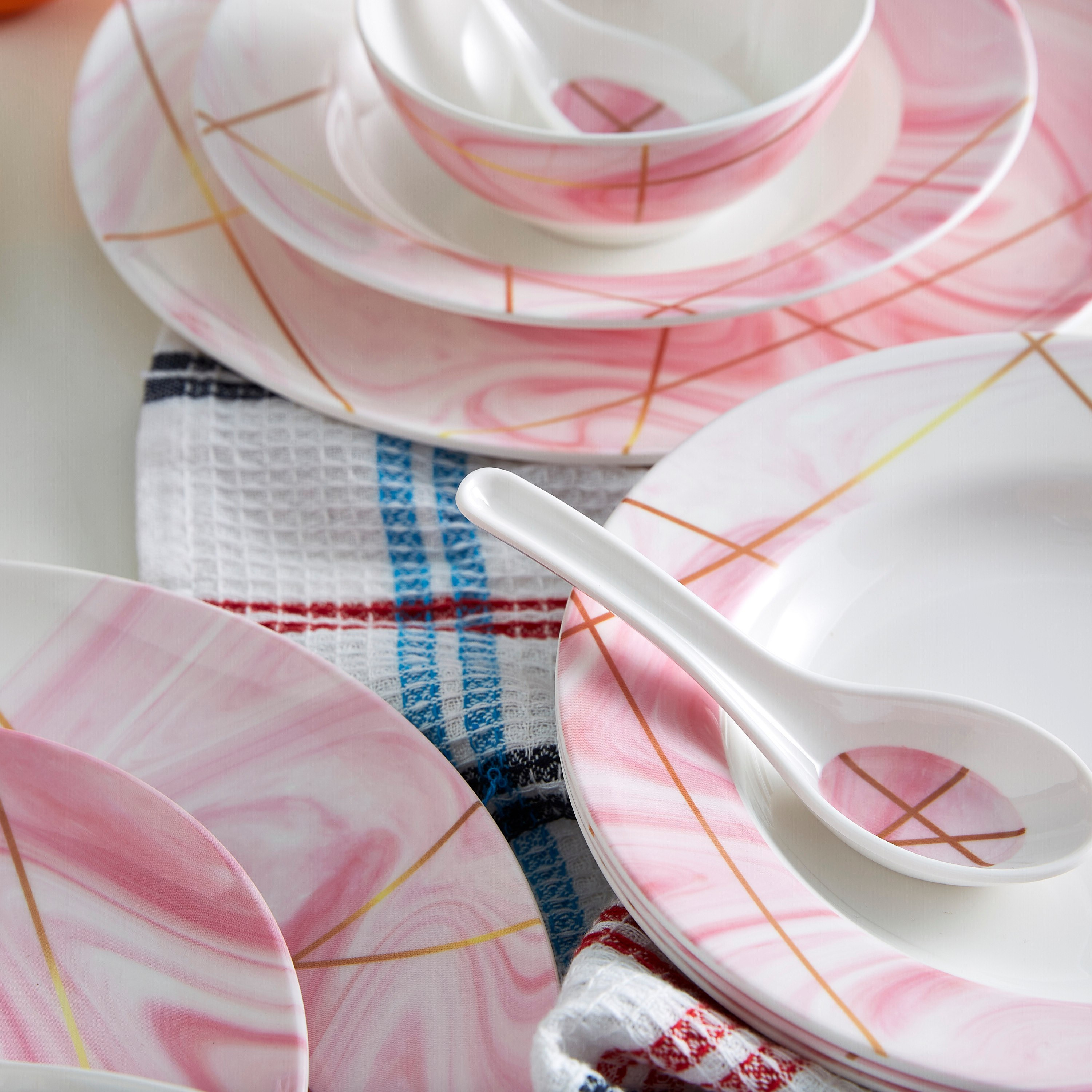 طقم مستلزمات مائدة ماربل جولد 20 قطعة من فيستيف-hbxhomeware-hbxkitchen-image-7