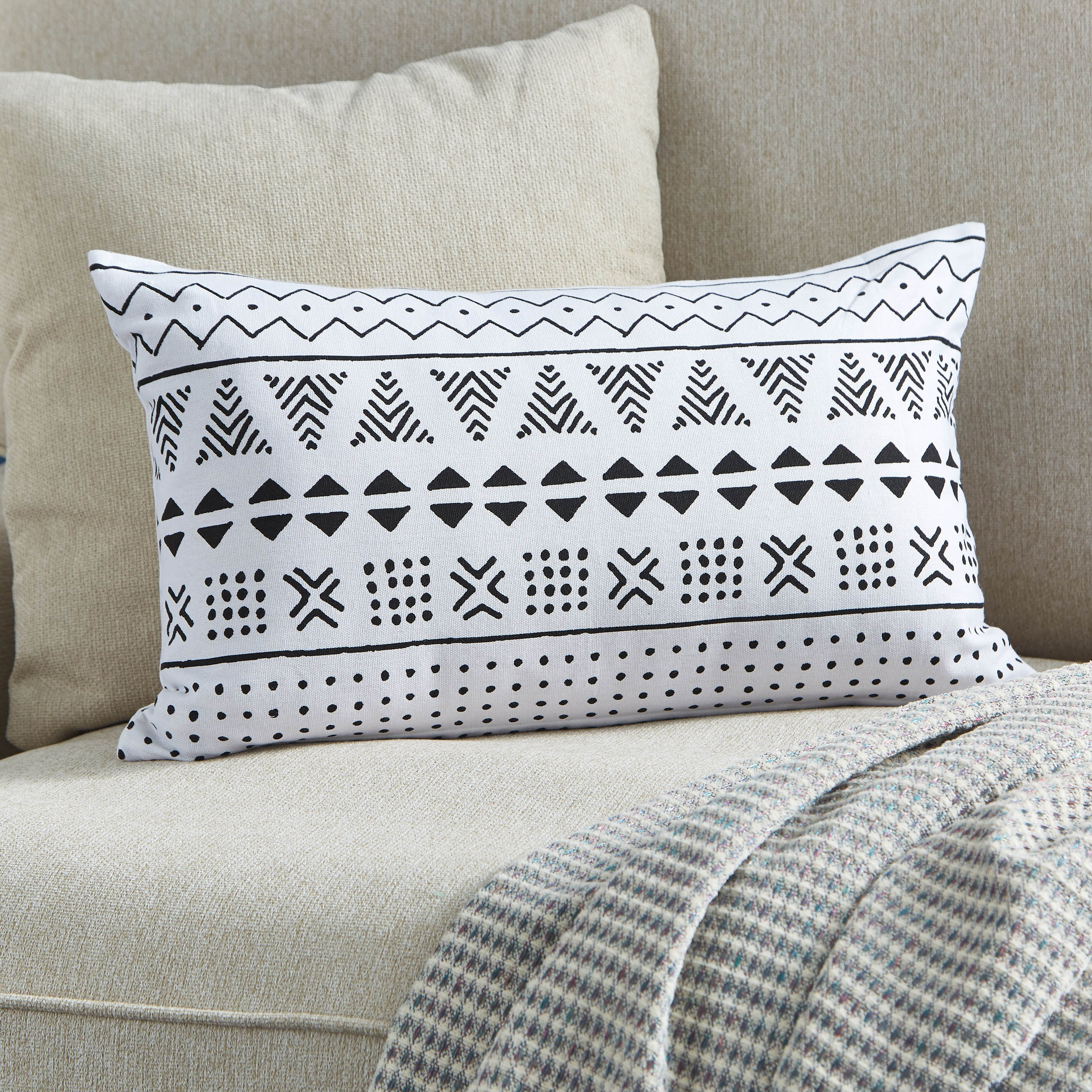 غطاء وسادة قطن بطبعات من نوفا أفرو - 30x50 سم-hbxhomeware-cushionsandcovers-cushioncovers-image-1