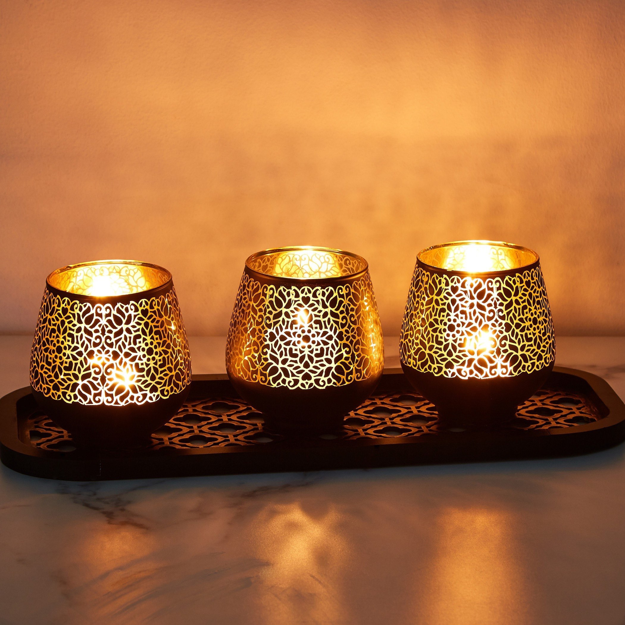 طقم حامل شموع فوتيف زجاجي متموّج مع صينيّة من مينيرفا - 3 قطع-hbxlivingroom-decorandaccessories-candleholders-image-2