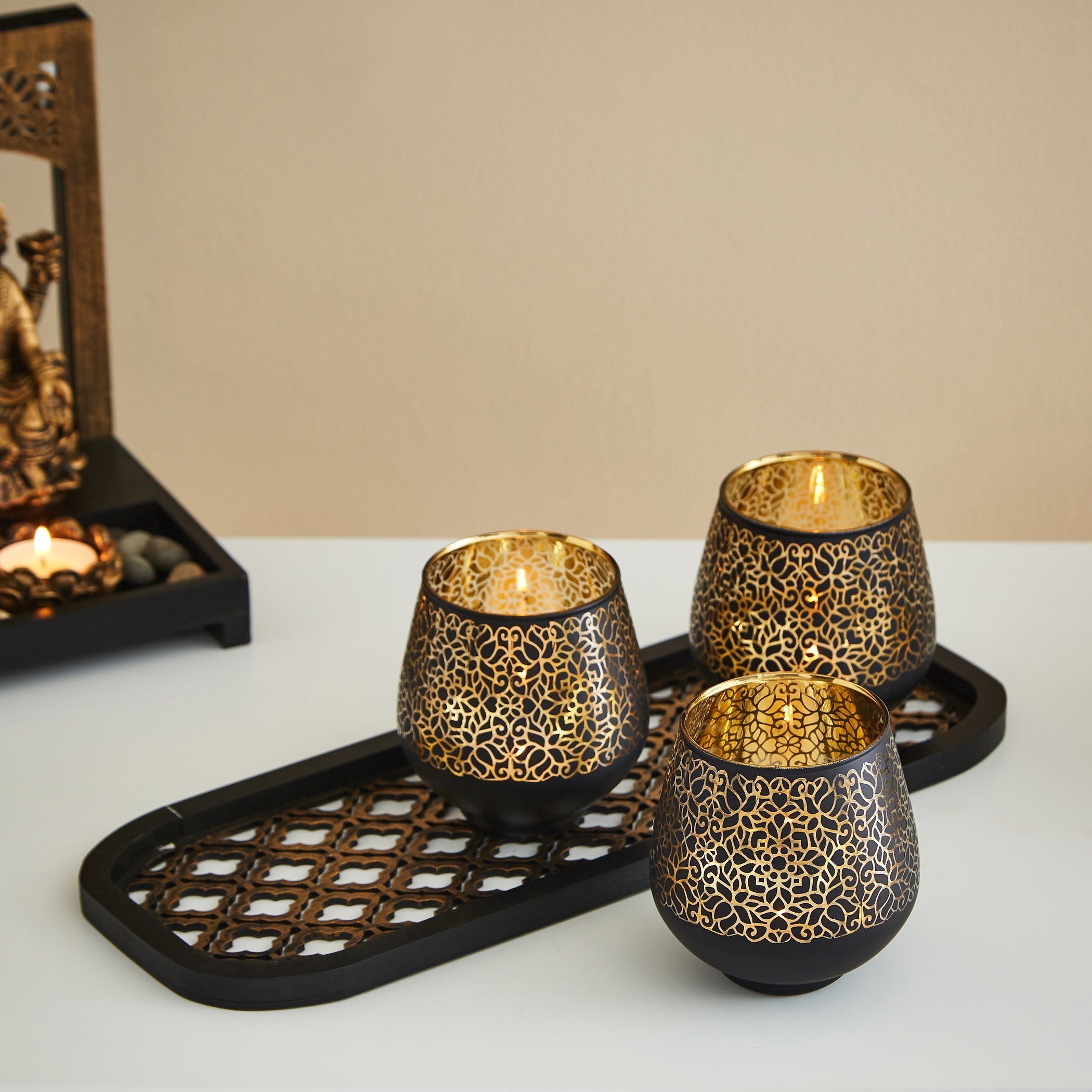 طقم حامل شموع فوتيف زجاجي متموّج مع صينيّة من مينيرفا - 3 قطع-hbxlivingroom-decorandaccessories-candleholders-image-3