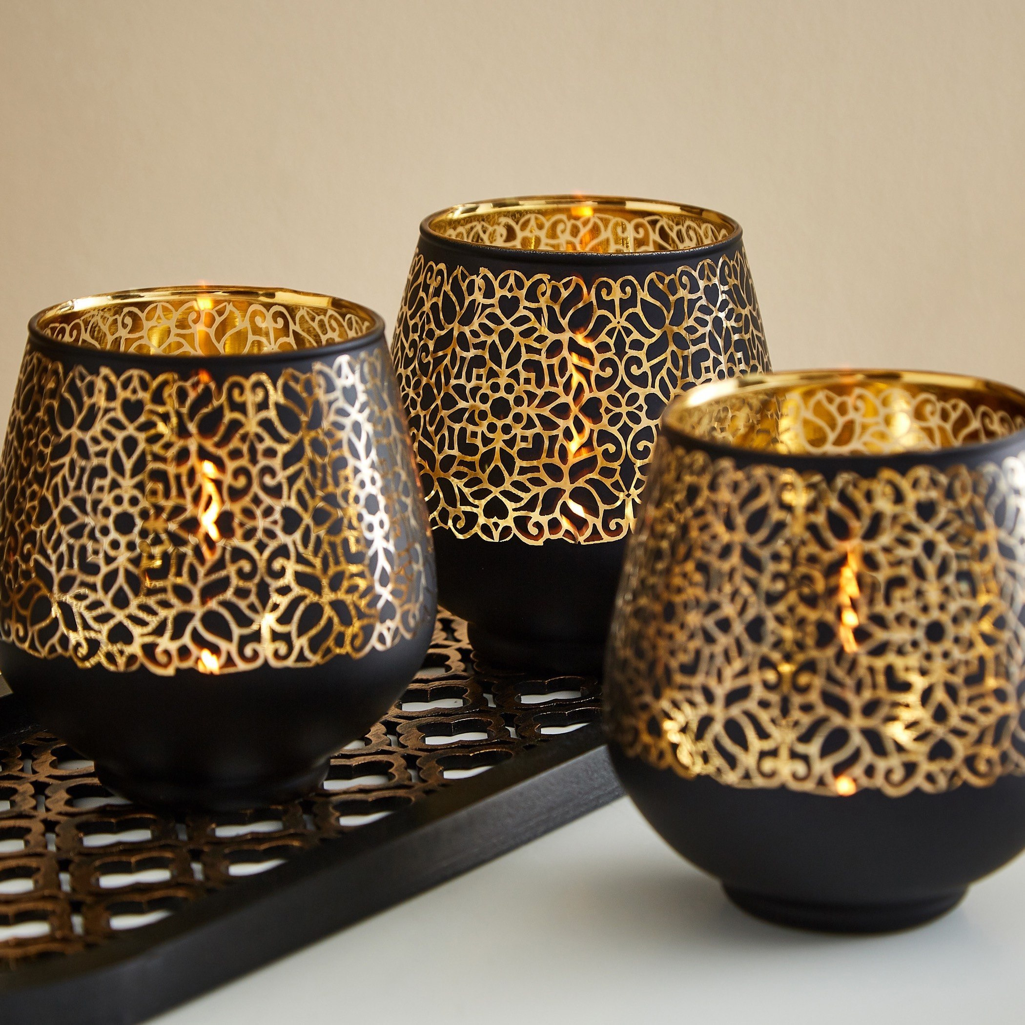 طقم حامل شموع فوتيف زجاجي متموّج مع صينيّة من مينيرفا - 3 قطع-hbxlivingroom-decorandaccessories-candleholders-image-4