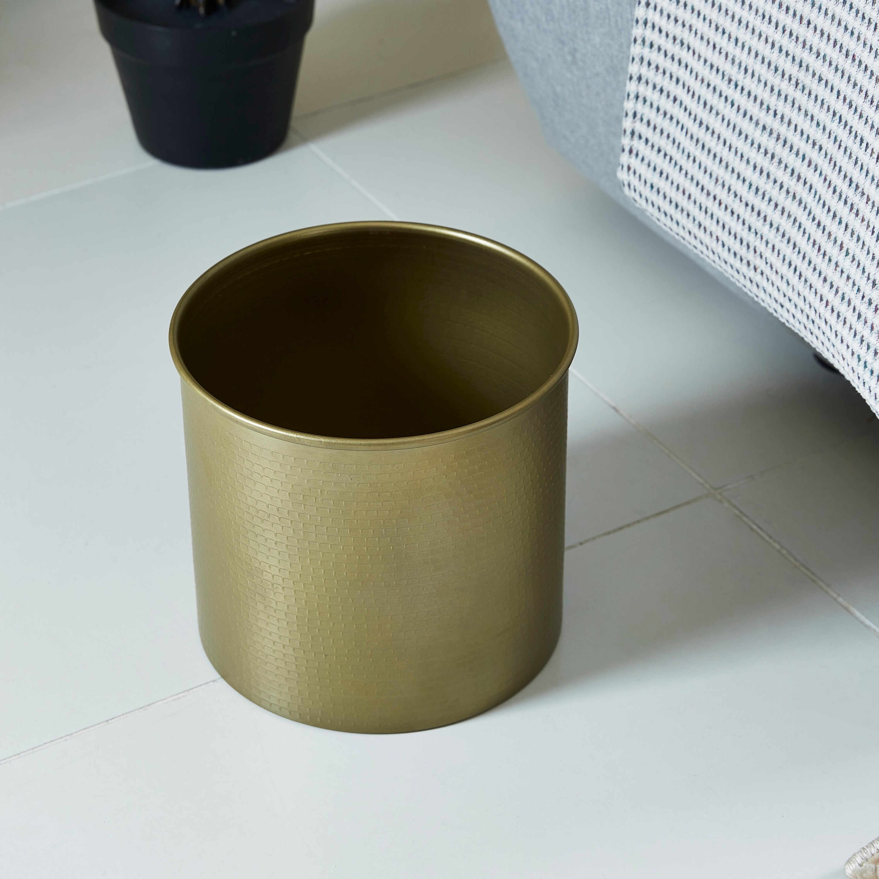 آنية زرع معدنية مطروقة من هانا - 29 × 30 سم-hbxhomeware-hbxdecorandfurnishings-image-3