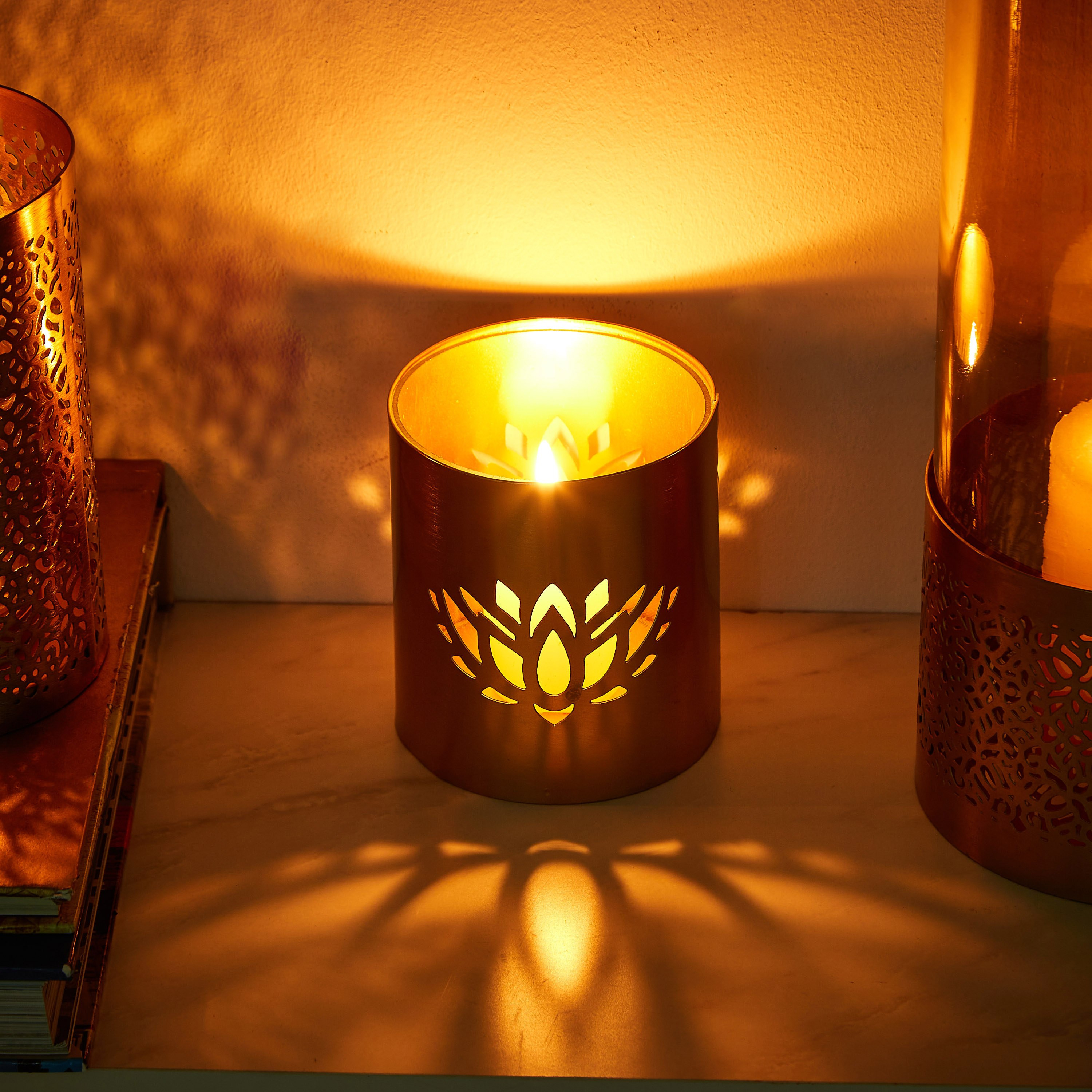 حامل شموع صغير معدني بتصميم أزهار اللّوتس من ميرا - 10 سم-hbxlivingroom-decorandaccessories-candleholders-image-1