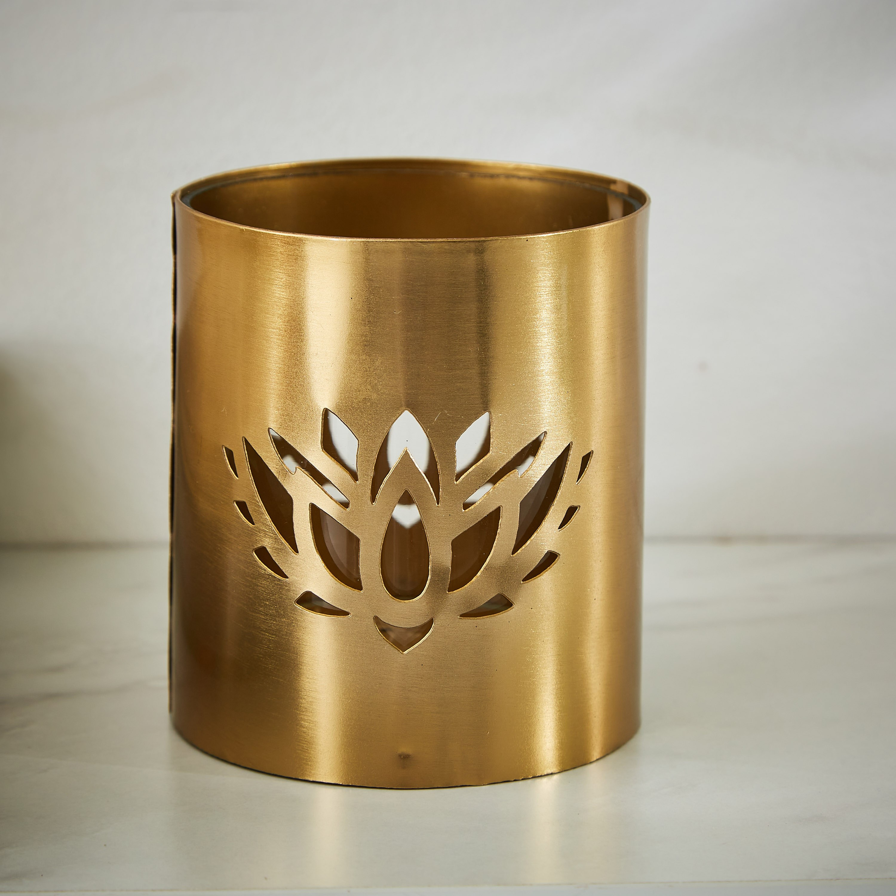 حامل شموع صغير معدني بتصميم أزهار اللّوتس من ميرا - 10 سم-hbxlivingroom-decorandaccessories-candleholders-image-2