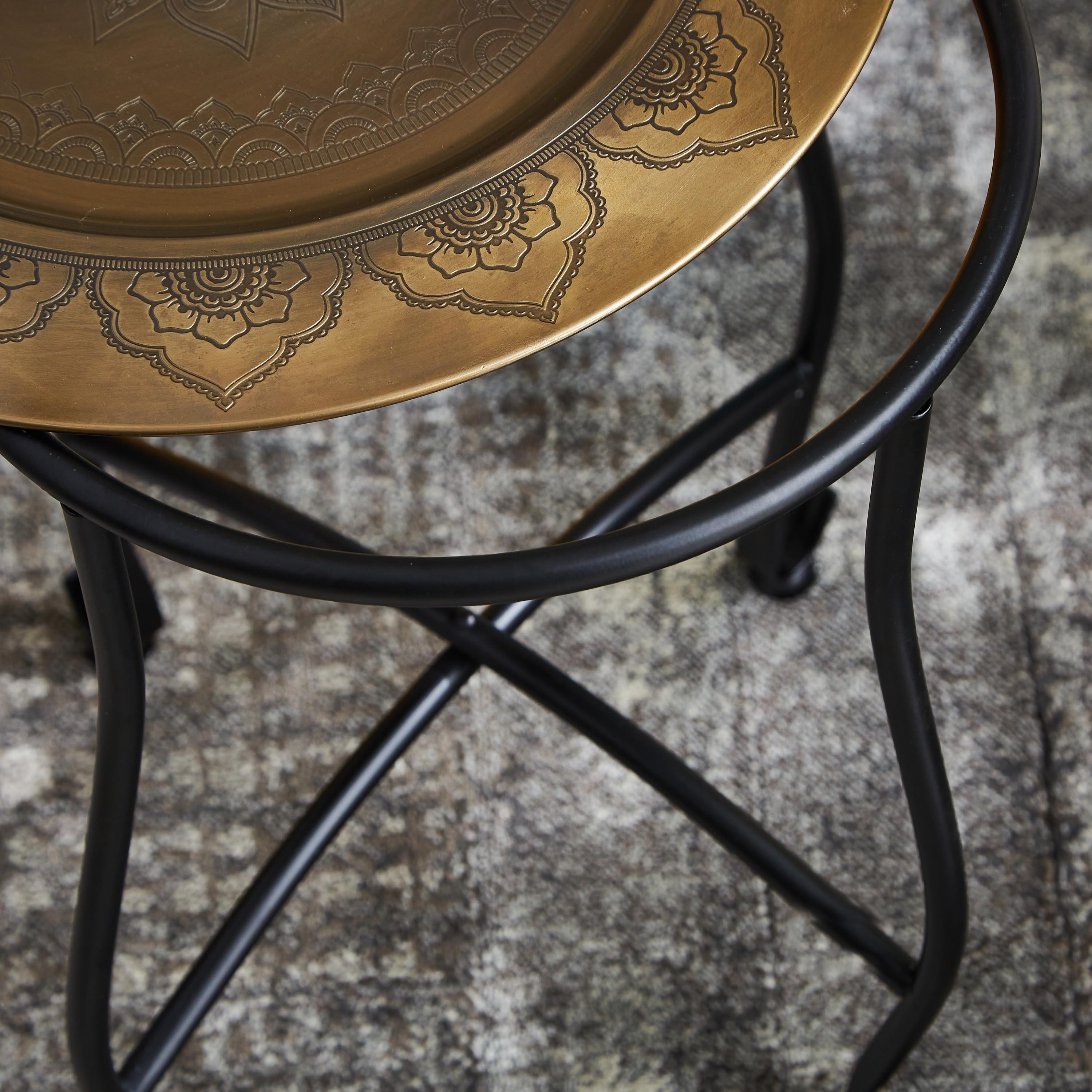 طاولة مغربية معدنية بملصق لوتس من ميرا-hbxfurniture-livingroom-endtables-image-4