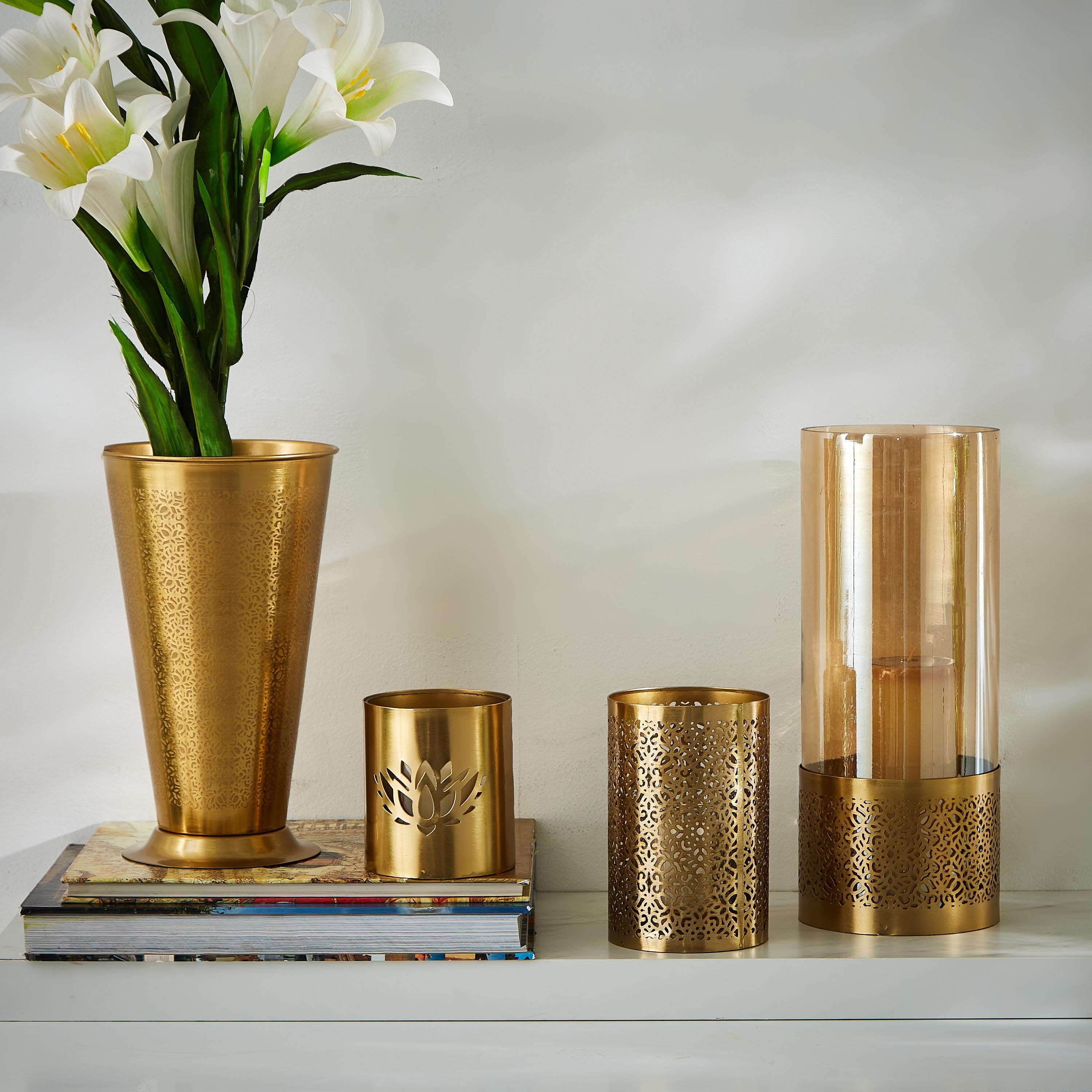 مزهرية معدنية محفورة من ميرا-hbxbedroom-decorandaccessories-vases-image-3