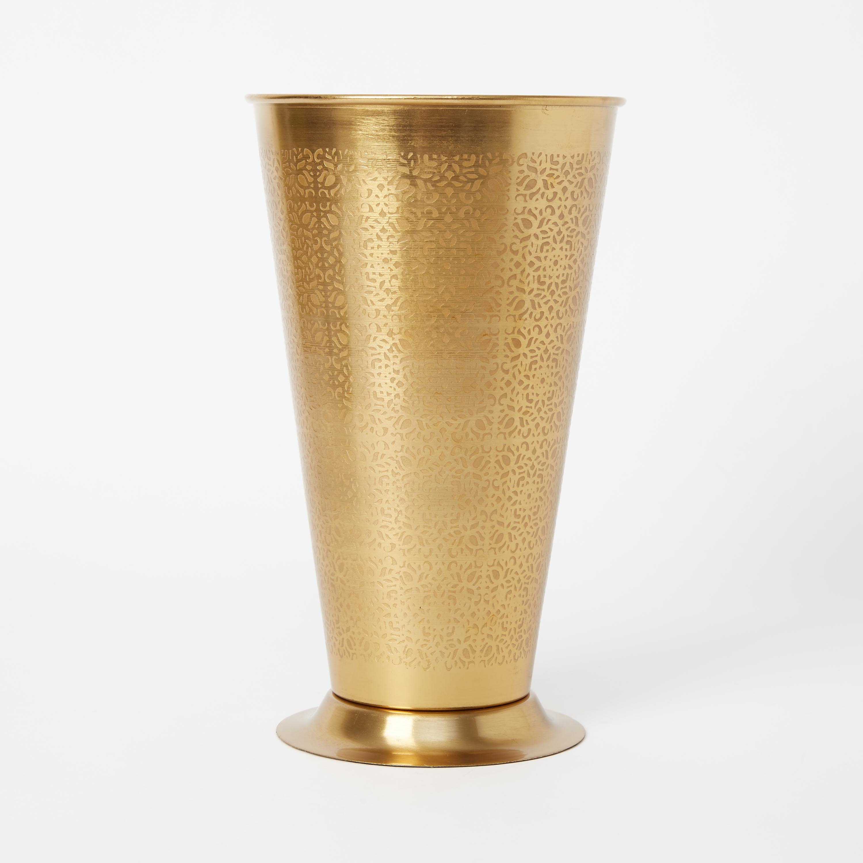 مزهرية معدنية محفورة من ميرا-hbxbedroom-decorandaccessories-vases-image-4