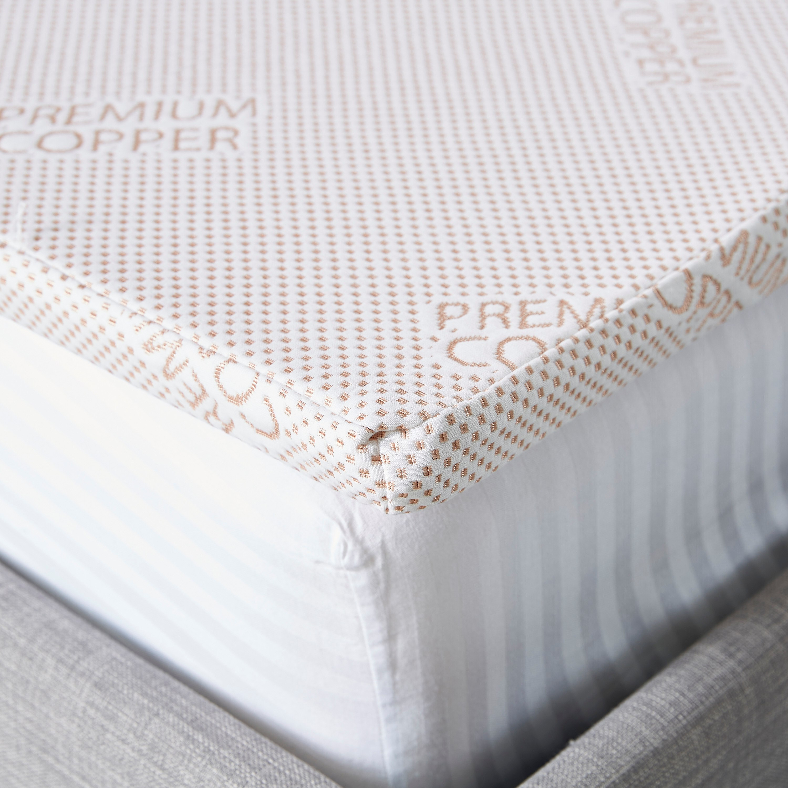 غطاء مرتبة ميموري فوم نحاس بحجم كينج من إيسنس - 180x200 سم-hbxhomeware-hbxdecorandfurnishings-image-3