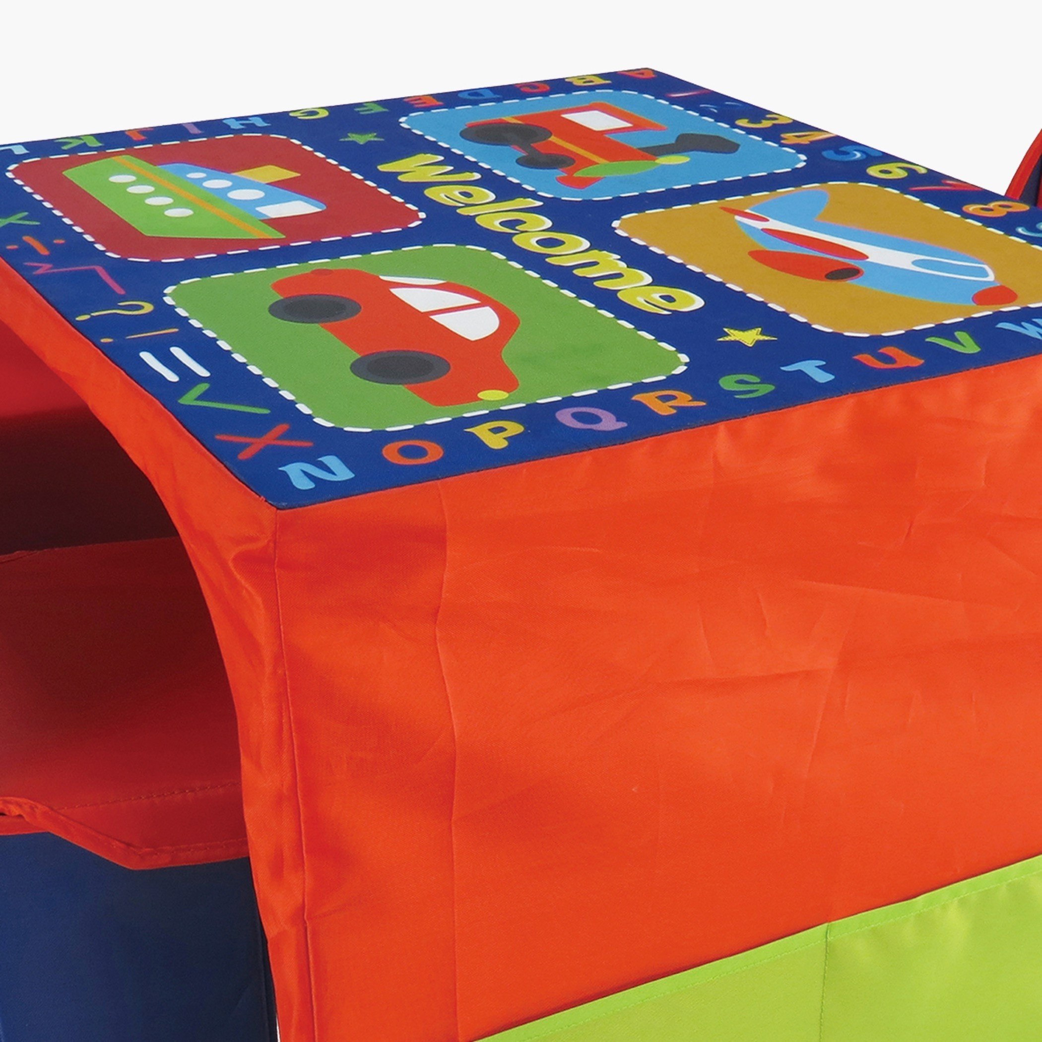 مكتب قابل للطي مع كرسيّين بطبعات سيارة من جوي-hbxkidsandyouth-playroom-stationery-image-3