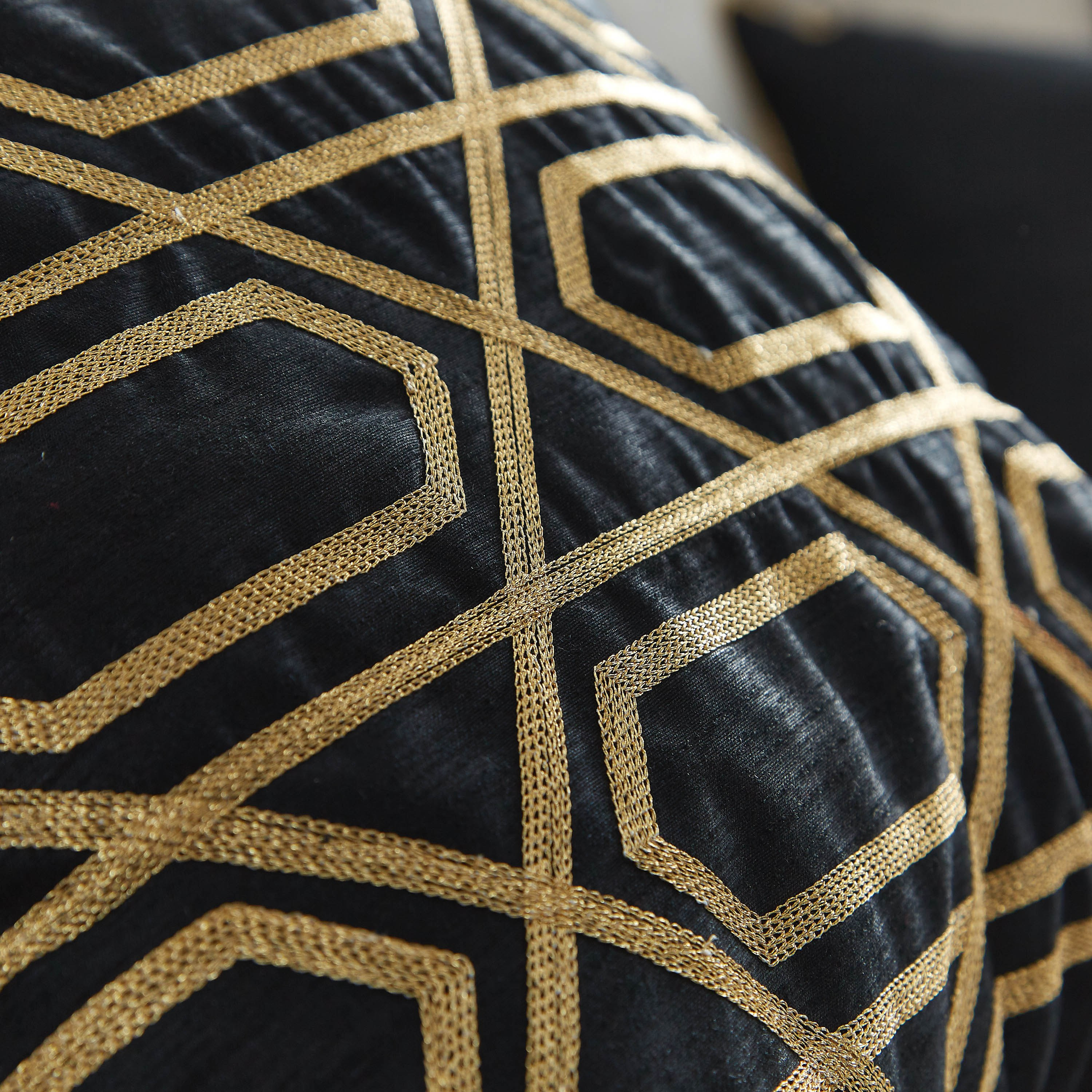 غطاء وسادة مطرّز من دوبيوني - 40x40 سم-hbxhomeware-cushionsandcovers-cushioncovers-image-2