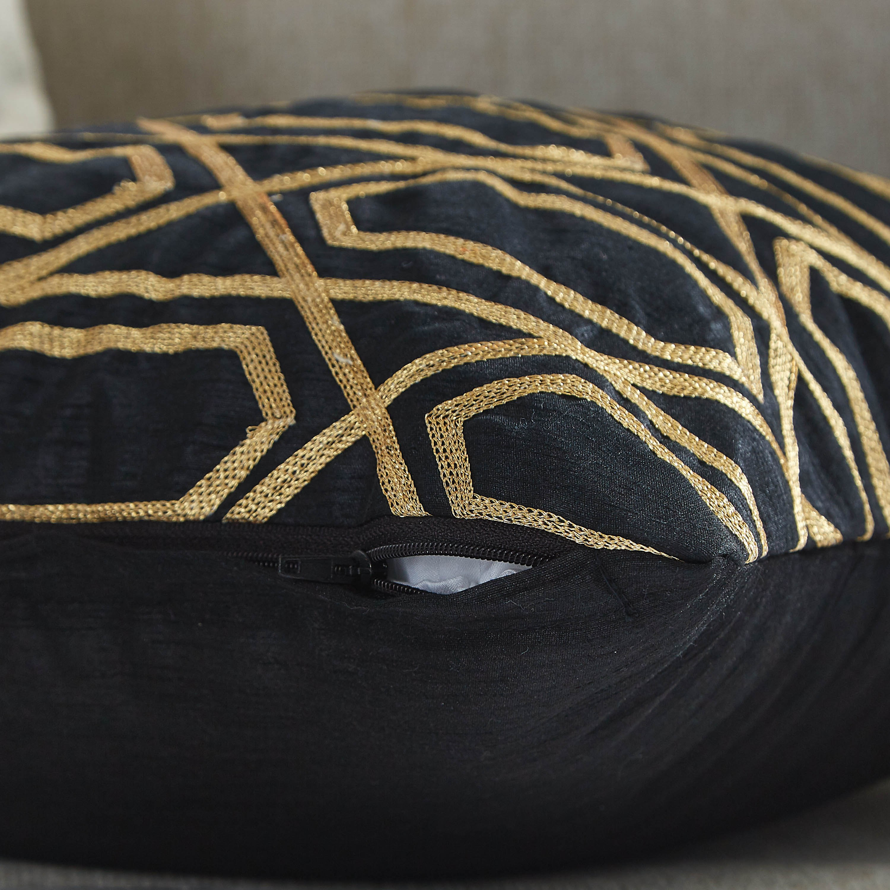 غطاء وسادة مطرّز من دوبيوني - 40x40 سم-hbxhomeware-cushionsandcovers-cushioncovers-image-3