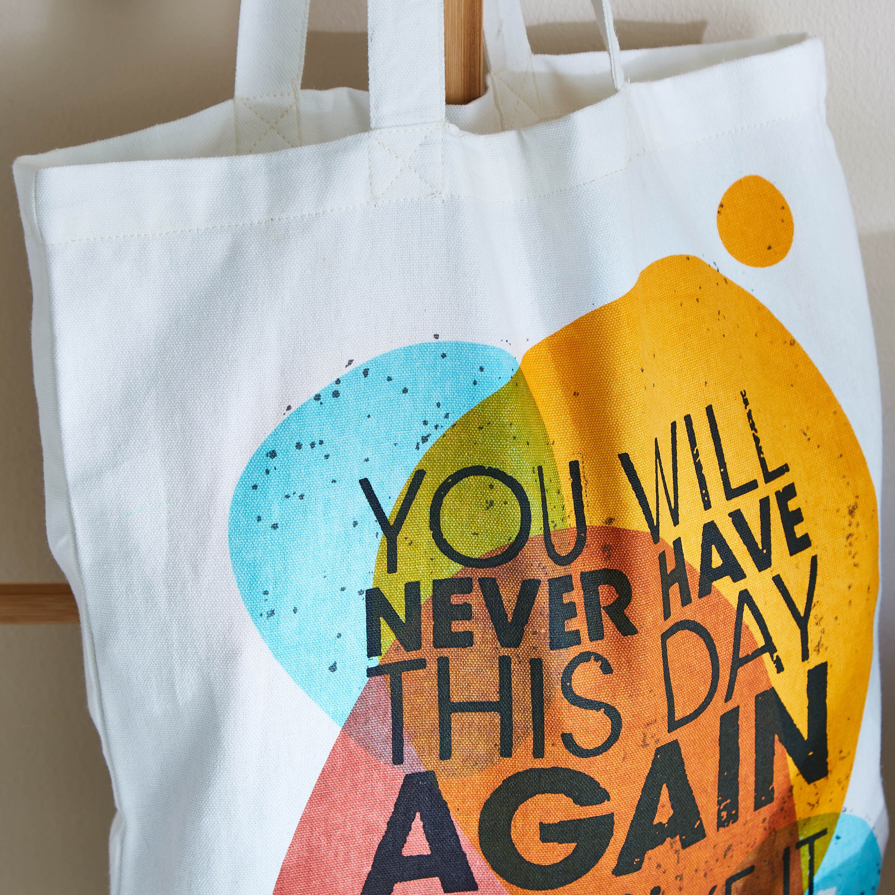 شنطة توتي قطنية بطبعات شعار-hbxdecorandfurnishings-travelaccessories-bagsandbackpacks-image-3