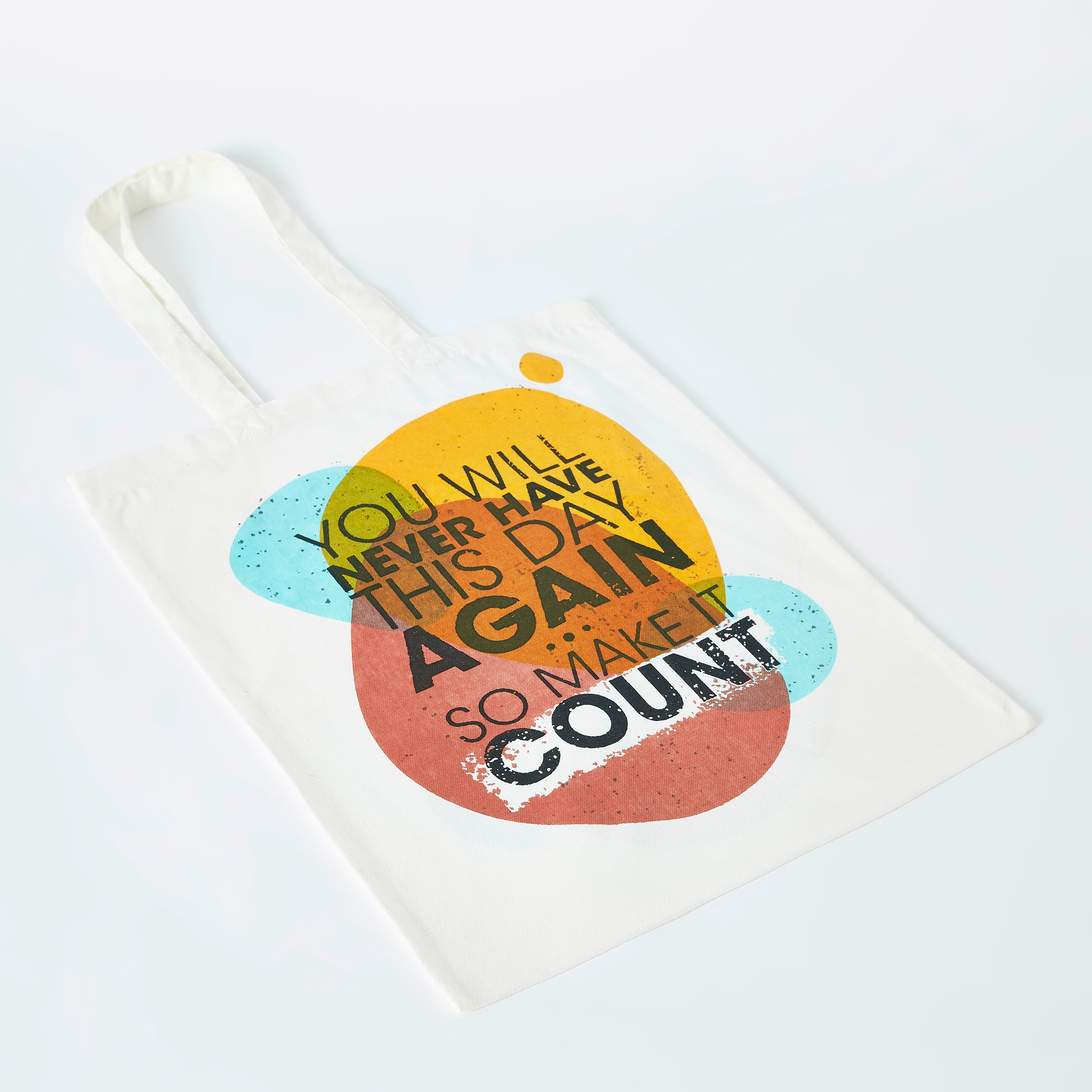 شنطة توتي قطنية بطبعات شعار-hbxdecorandfurnishings-travelaccessories-bagsandbackpacks-image-5