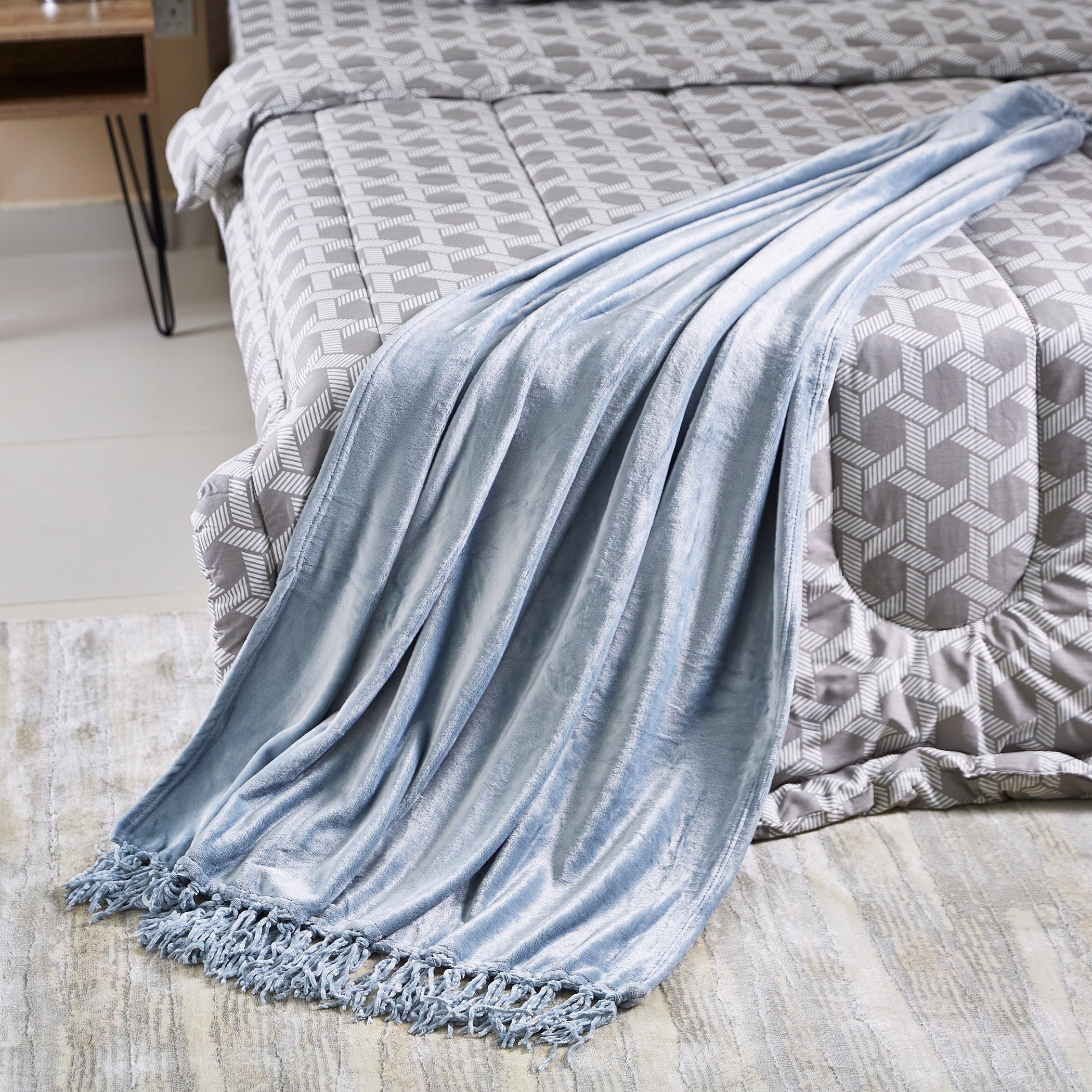 غطاء سادة مايكرو فلانيل من بيلا - 127 × 177 سم-hbxhomeware-hbxbedroom-image-1