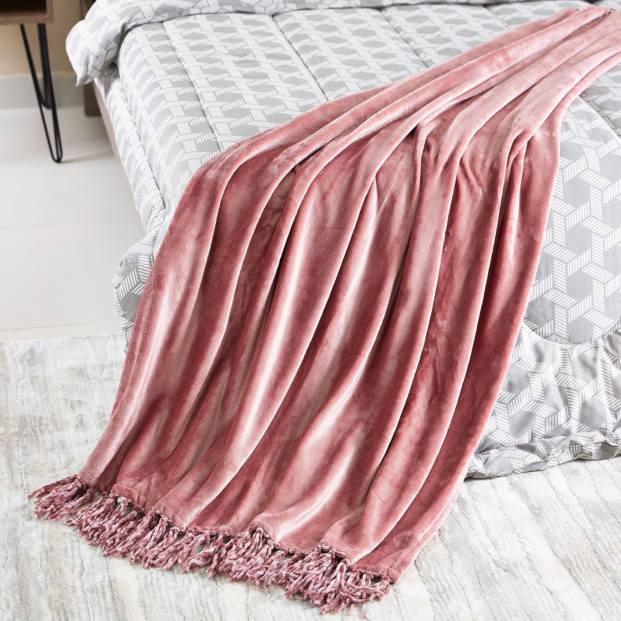 غطاء سادة مايكرو فلانيل من بيلا - 127 × 177 سم-hbxhomeware-hbxbedroom-image-1