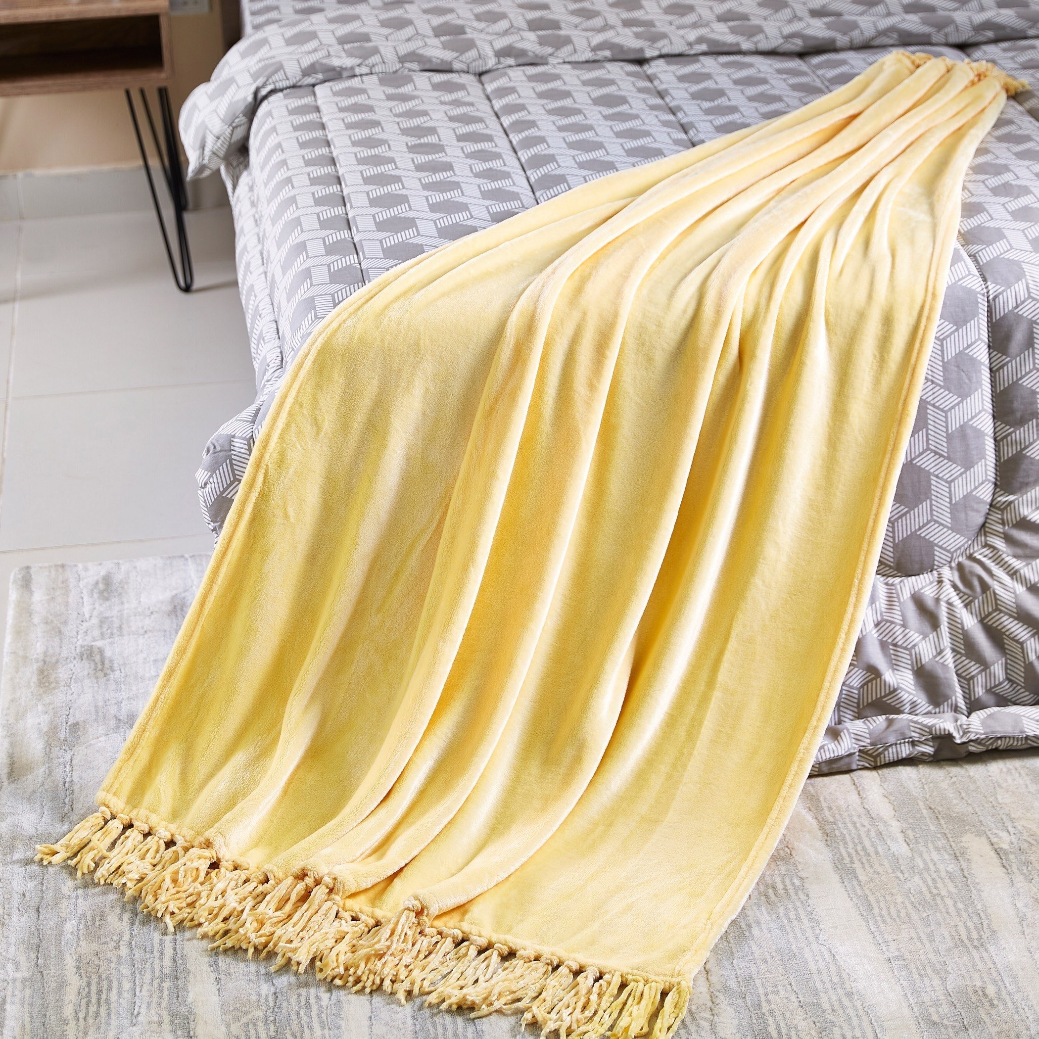 غطاء سادة مايكرو فلانيل من بيلا - 127 × 177 سم-hbxhomeware-hbxbedroom-image-1